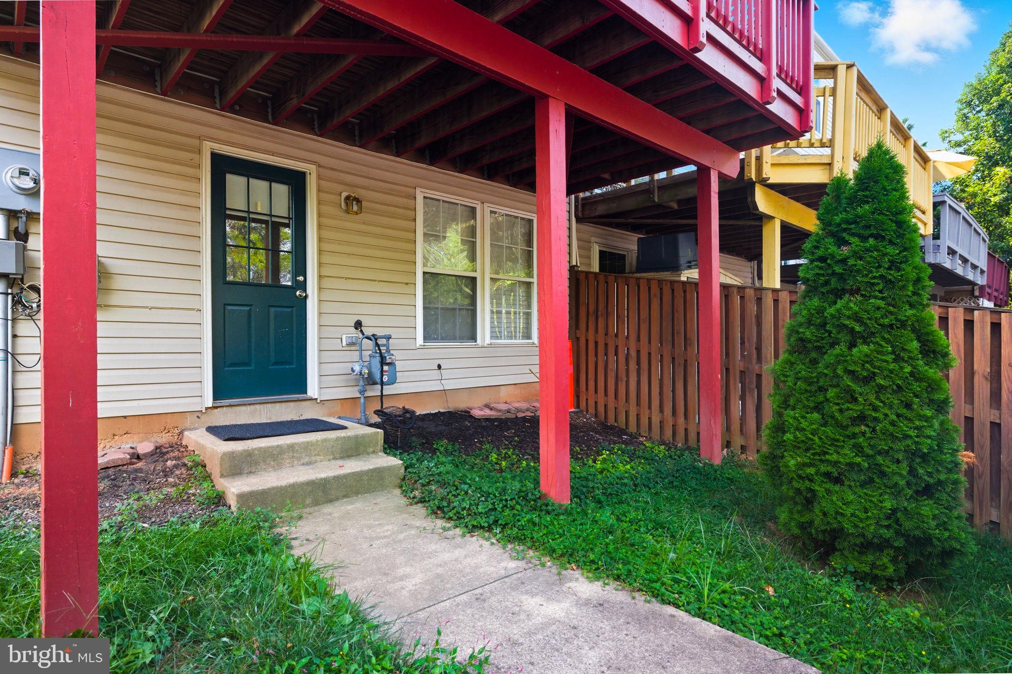 ASHBURN MANOR - Residential Lease