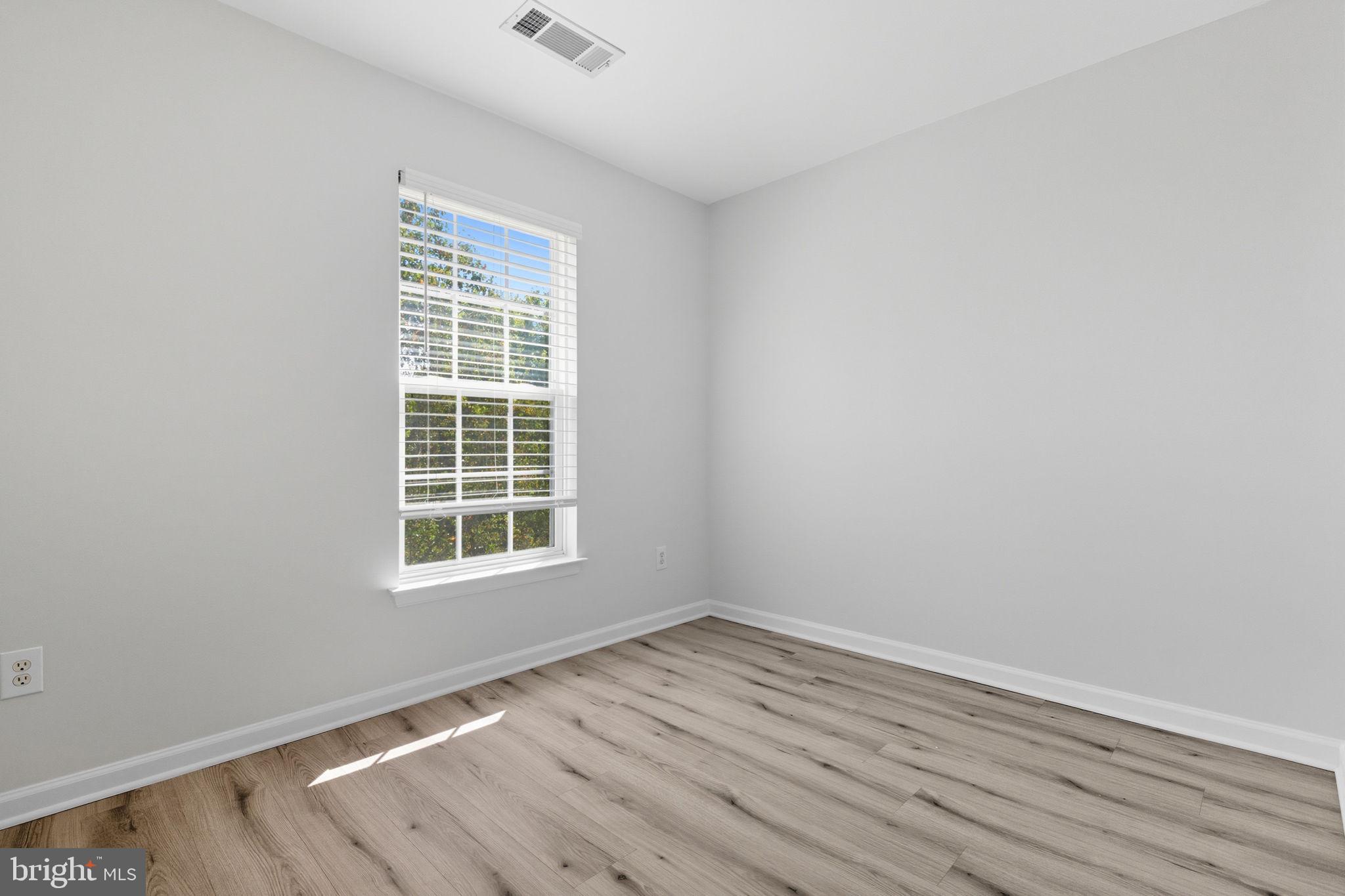 ASHBURN MANOR - Residential Lease