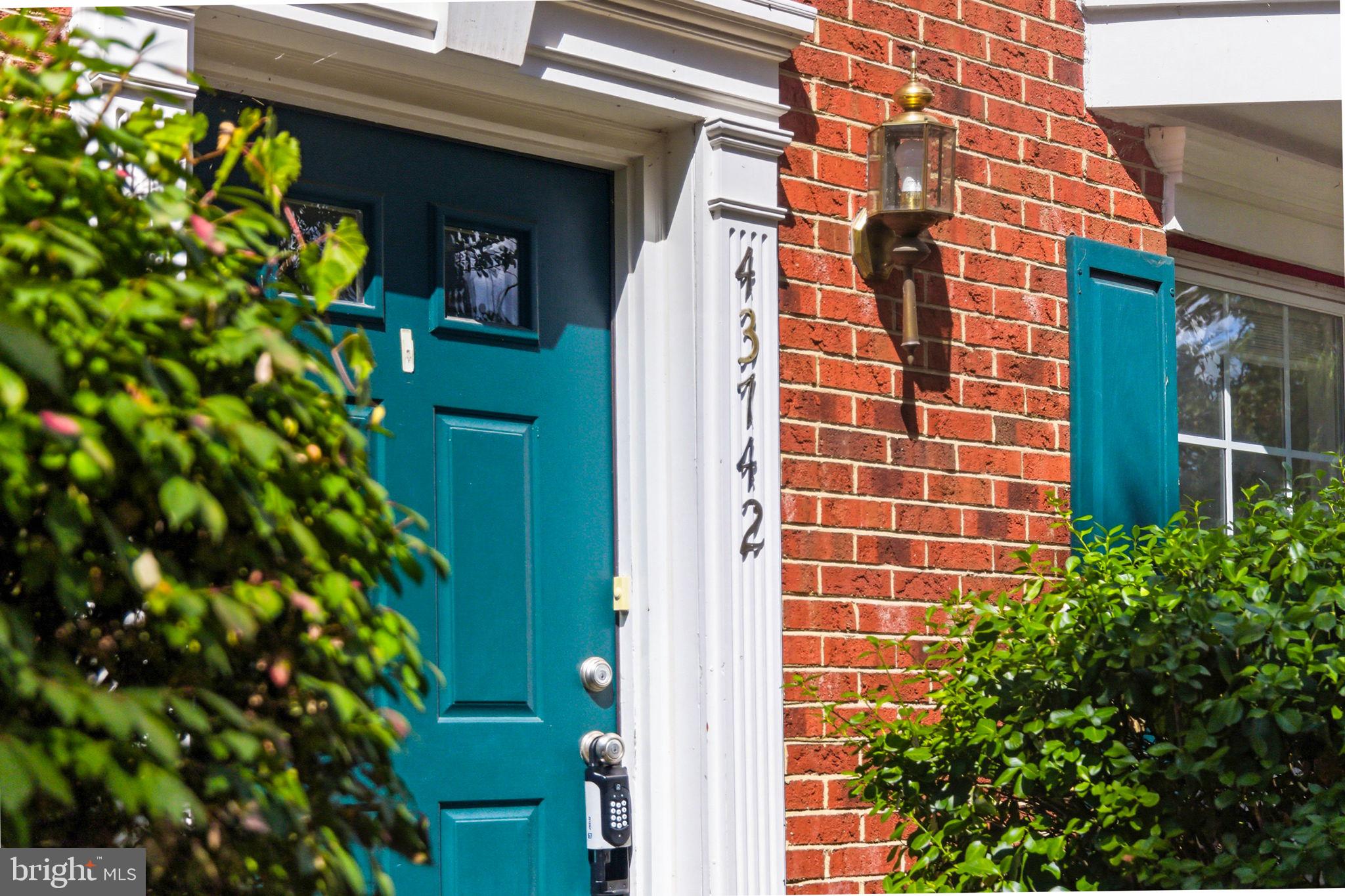 ASHBURN MANOR - Residential Lease