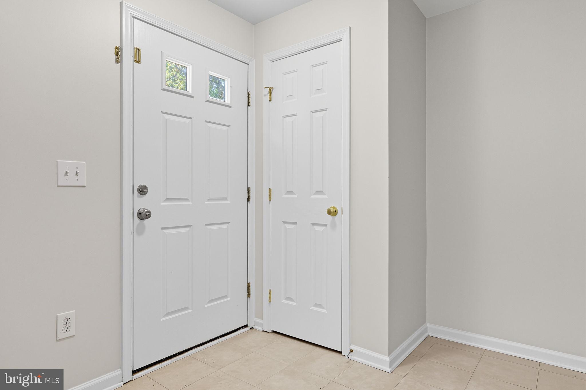 ASHBURN MANOR - Residential Lease