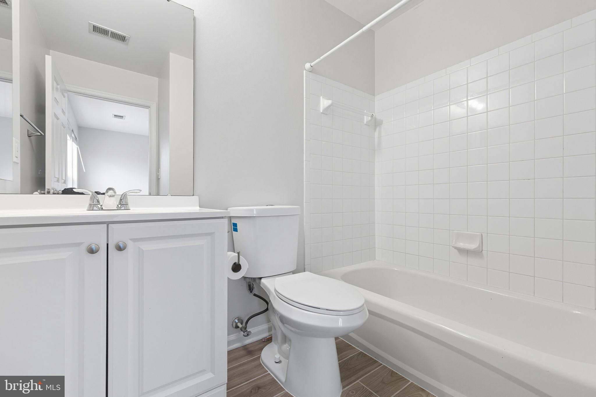 ASHBURN MANOR - Residential Lease