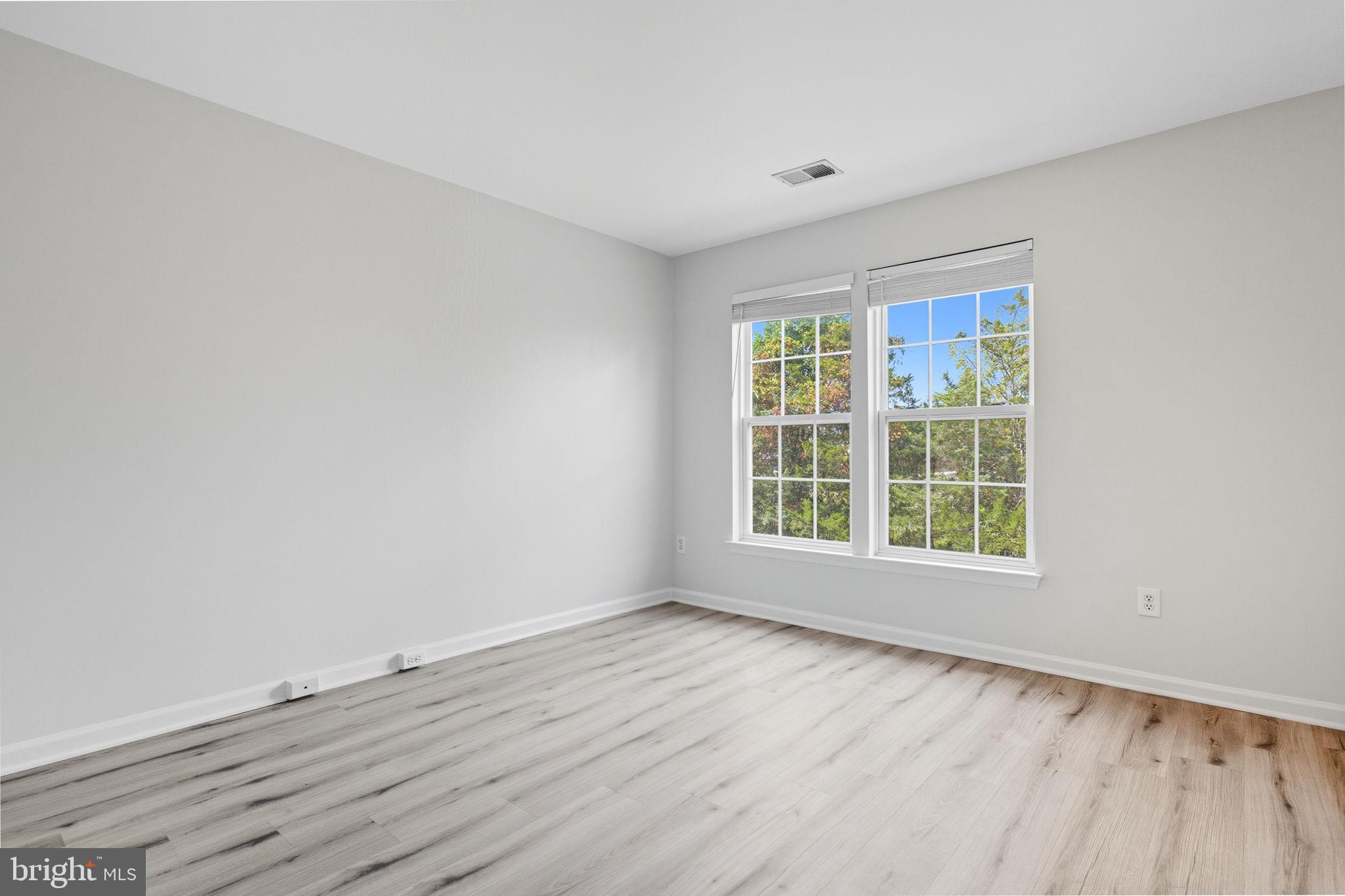 ASHBURN MANOR - Residential Lease