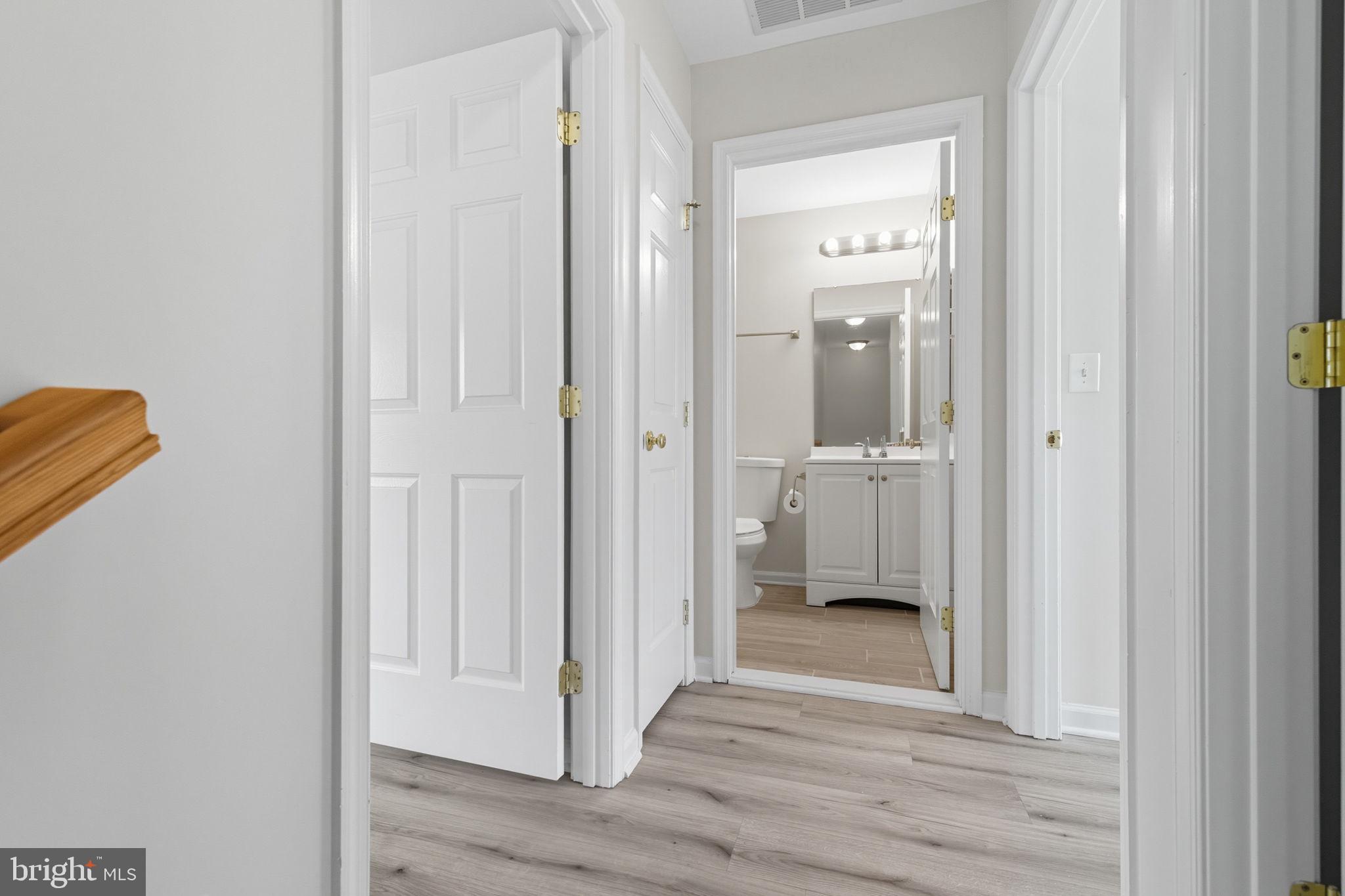 ASHBURN MANOR - Residential Lease