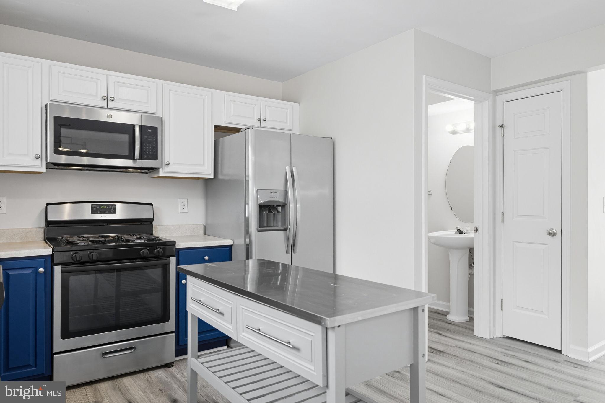 ASHBURN MANOR - Residential Lease