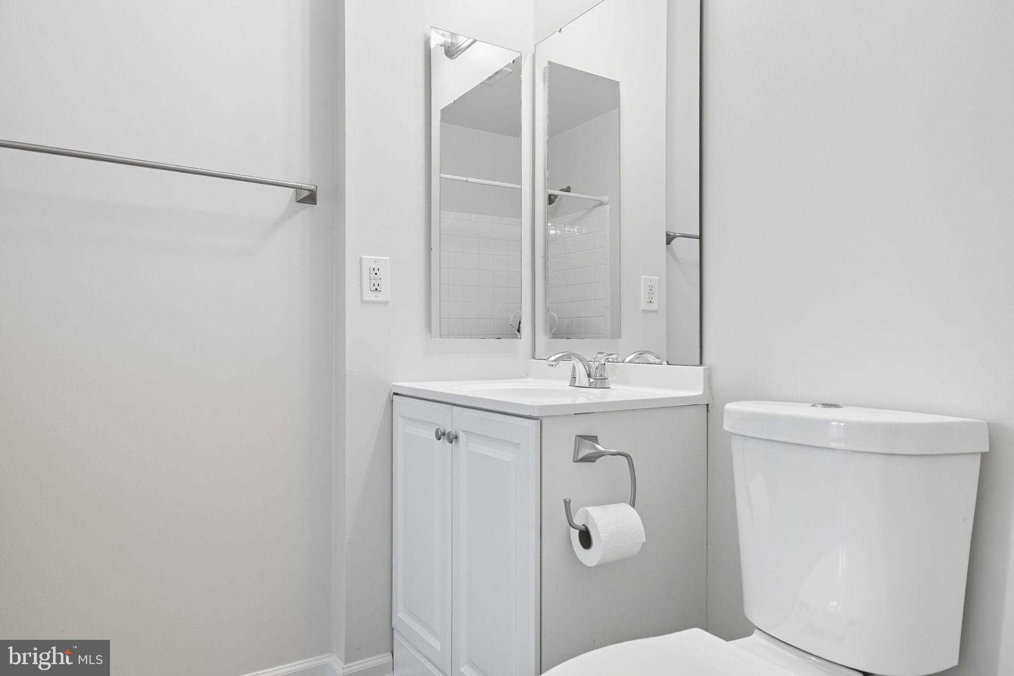 ASHBURN MANOR - Residential Lease