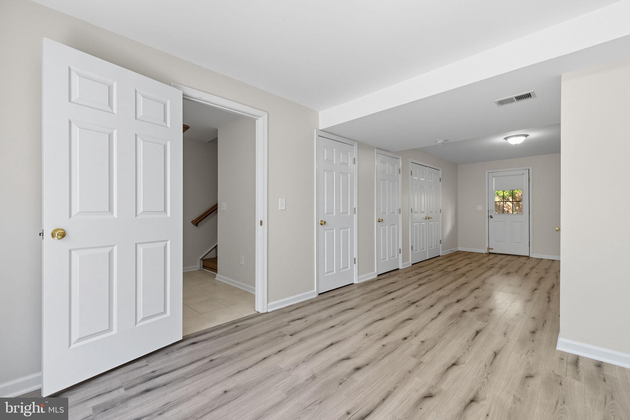 ASHBURN MANOR - Residential Lease