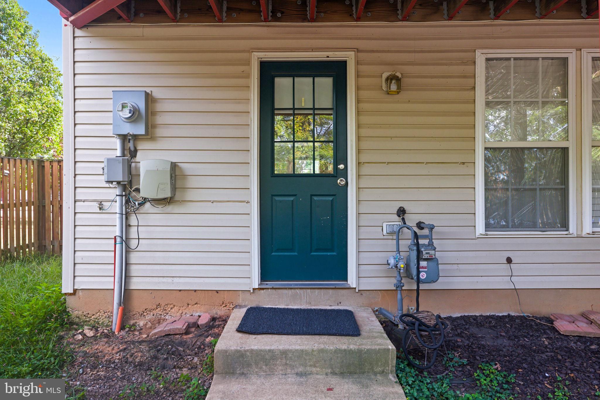 ASHBURN MANOR - Residential Lease