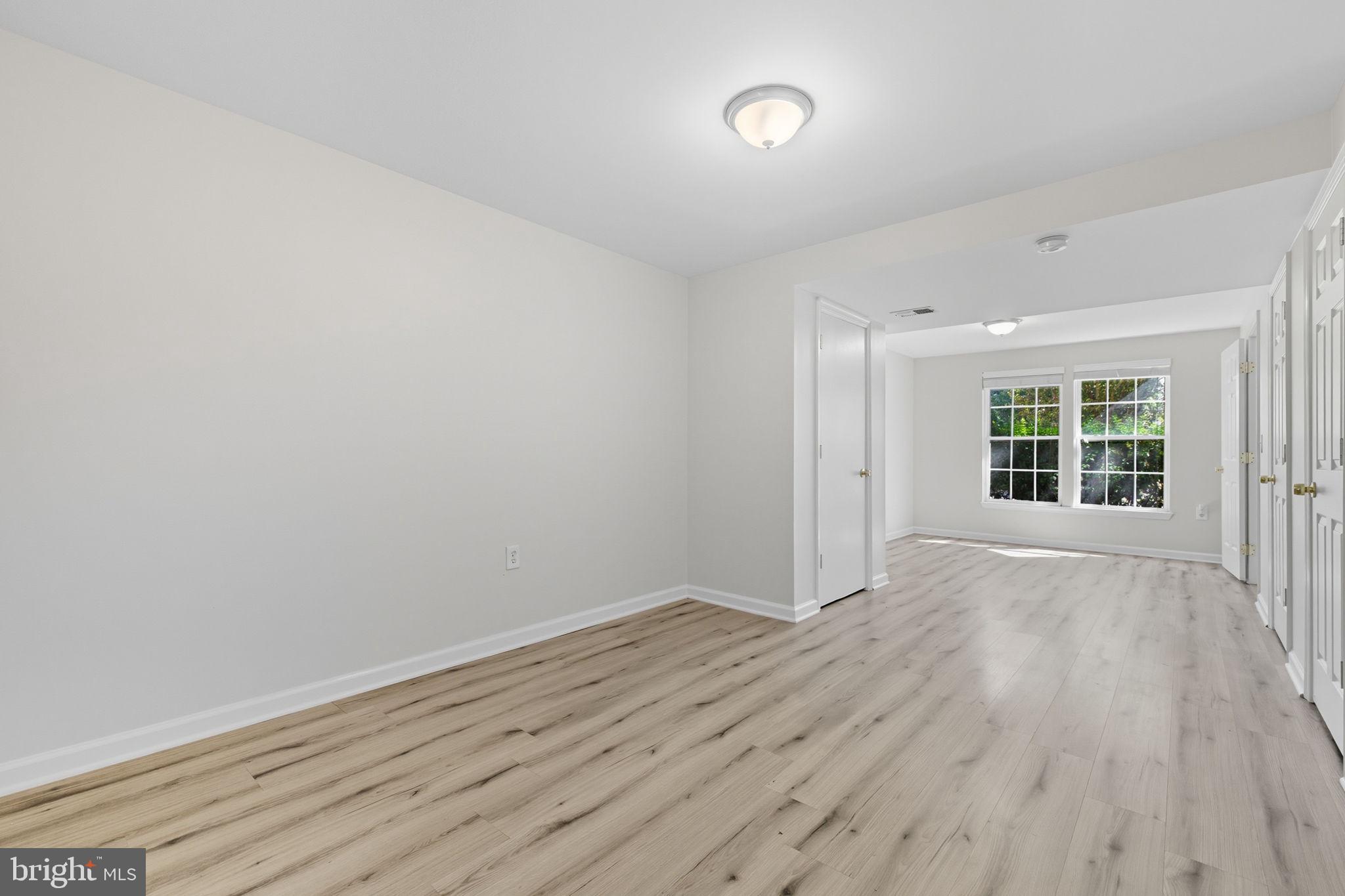 ASHBURN MANOR - Residential Lease