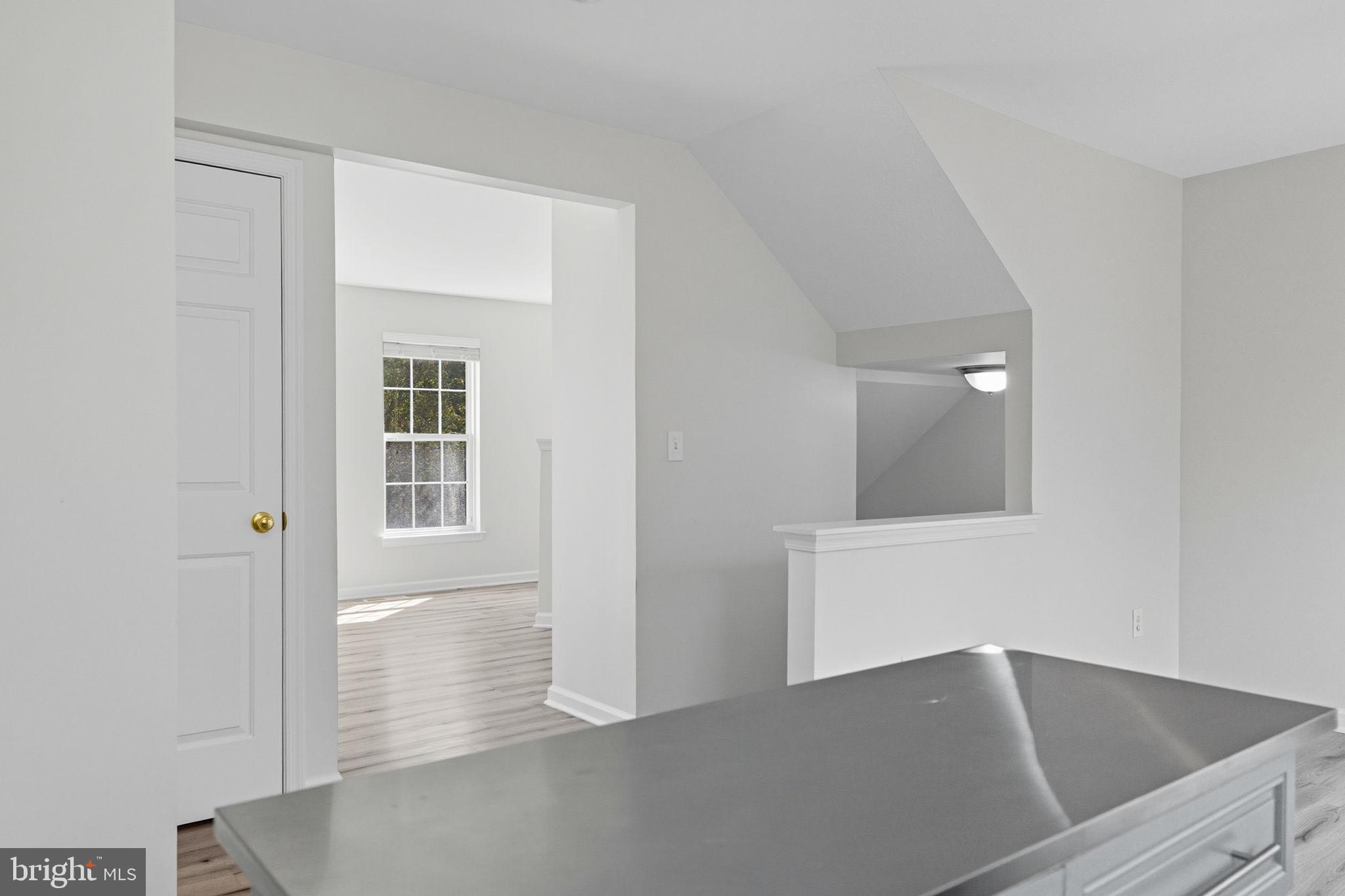 ASHBURN MANOR - Residential Lease