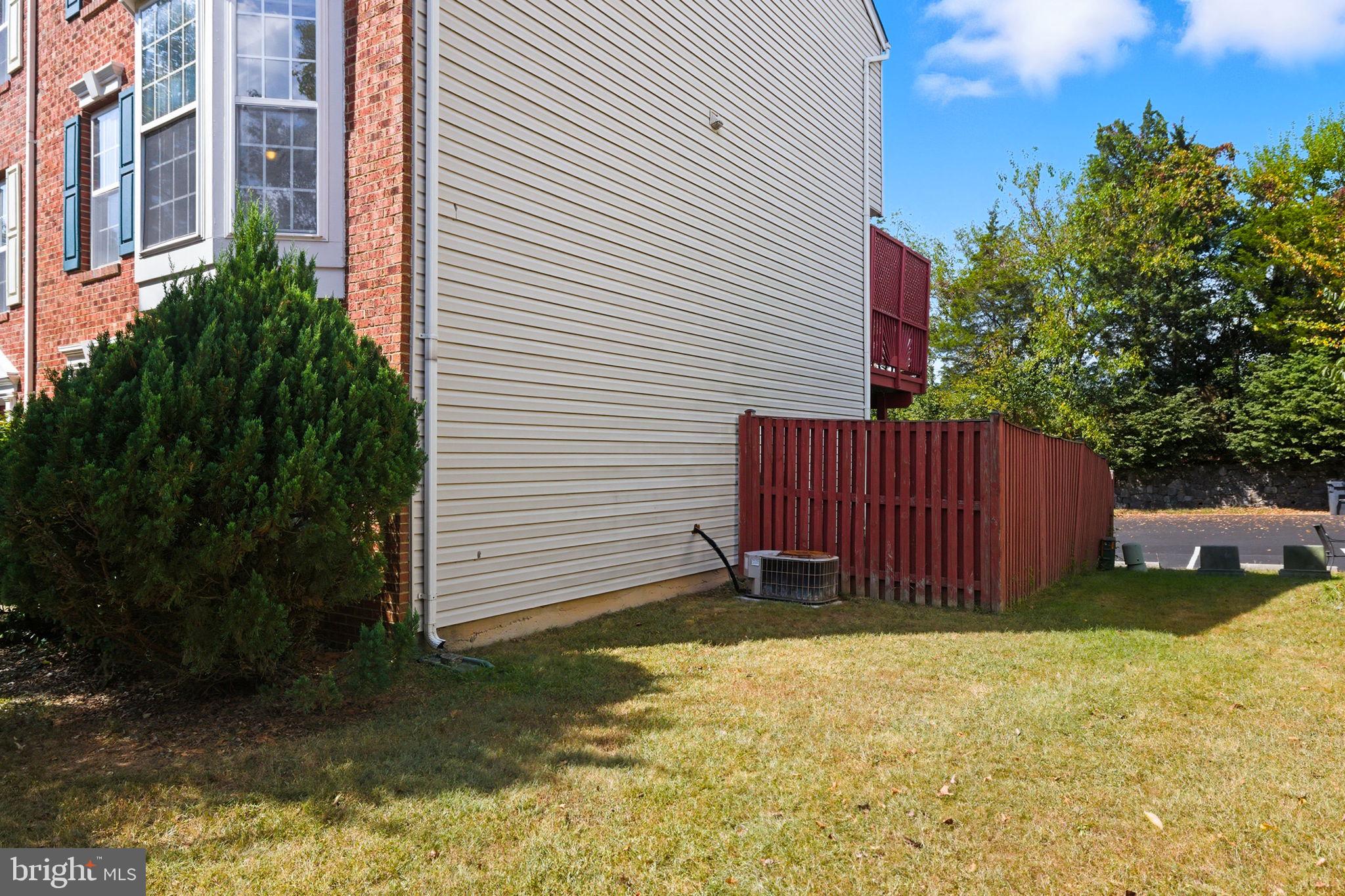 ASHBURN MANOR - Residential Lease