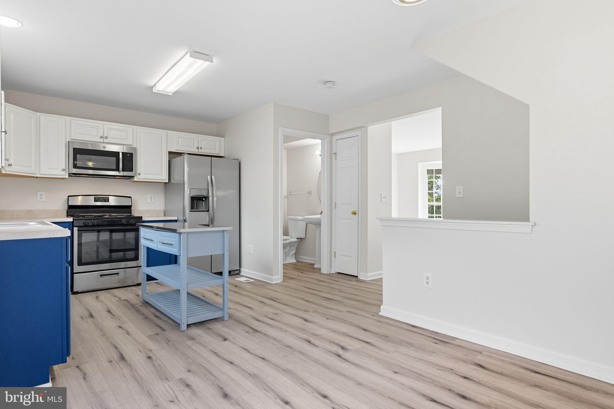 ASHBURN MANOR - Residential Lease