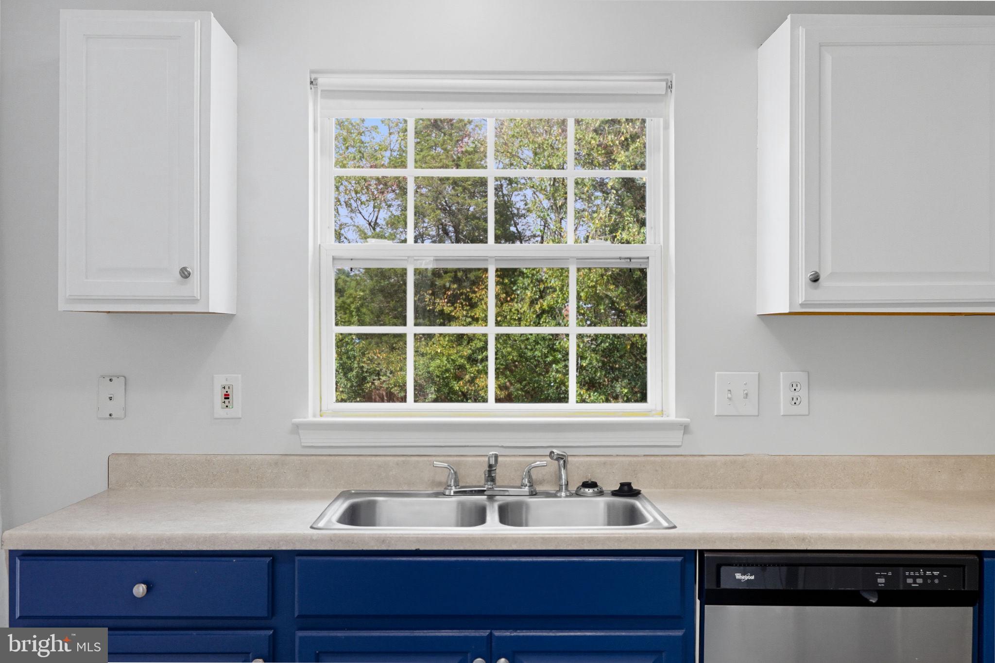 ASHBURN MANOR - Residential Lease