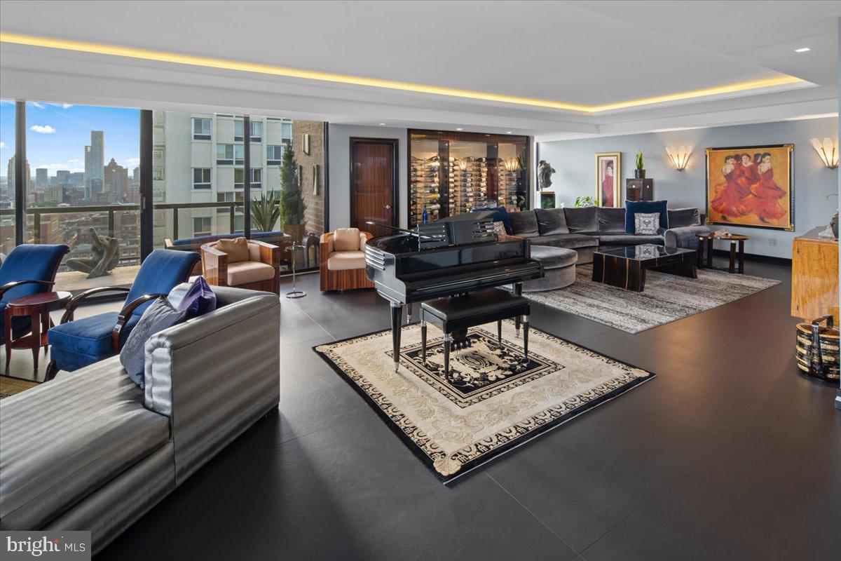 SOCIETY HILL - Residential