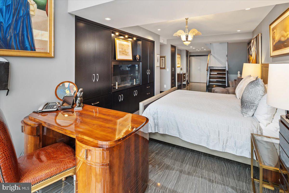 SOCIETY HILL - Residential