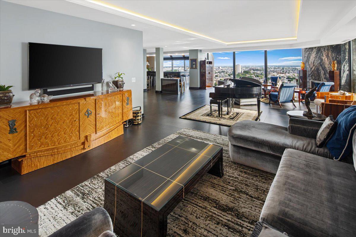 SOCIETY HILL - Residential