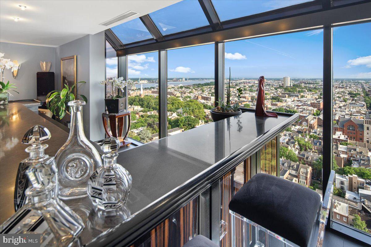 SOCIETY HILL - Residential