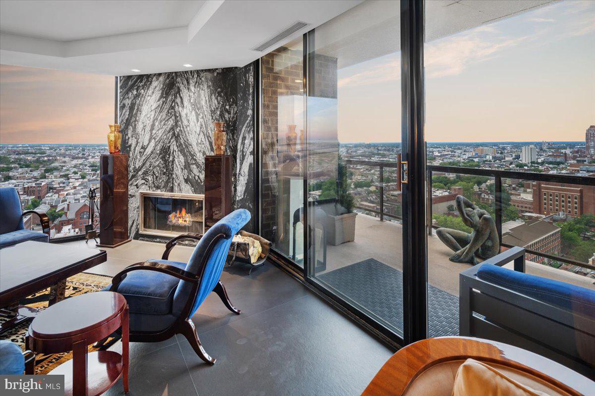 SOCIETY HILL - Residential