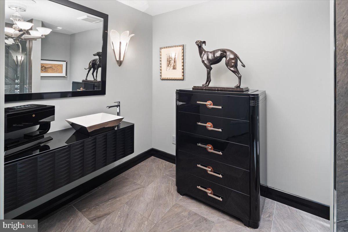 SOCIETY HILL - Residential