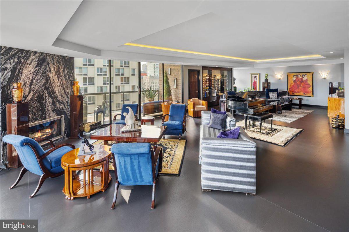 SOCIETY HILL - Residential