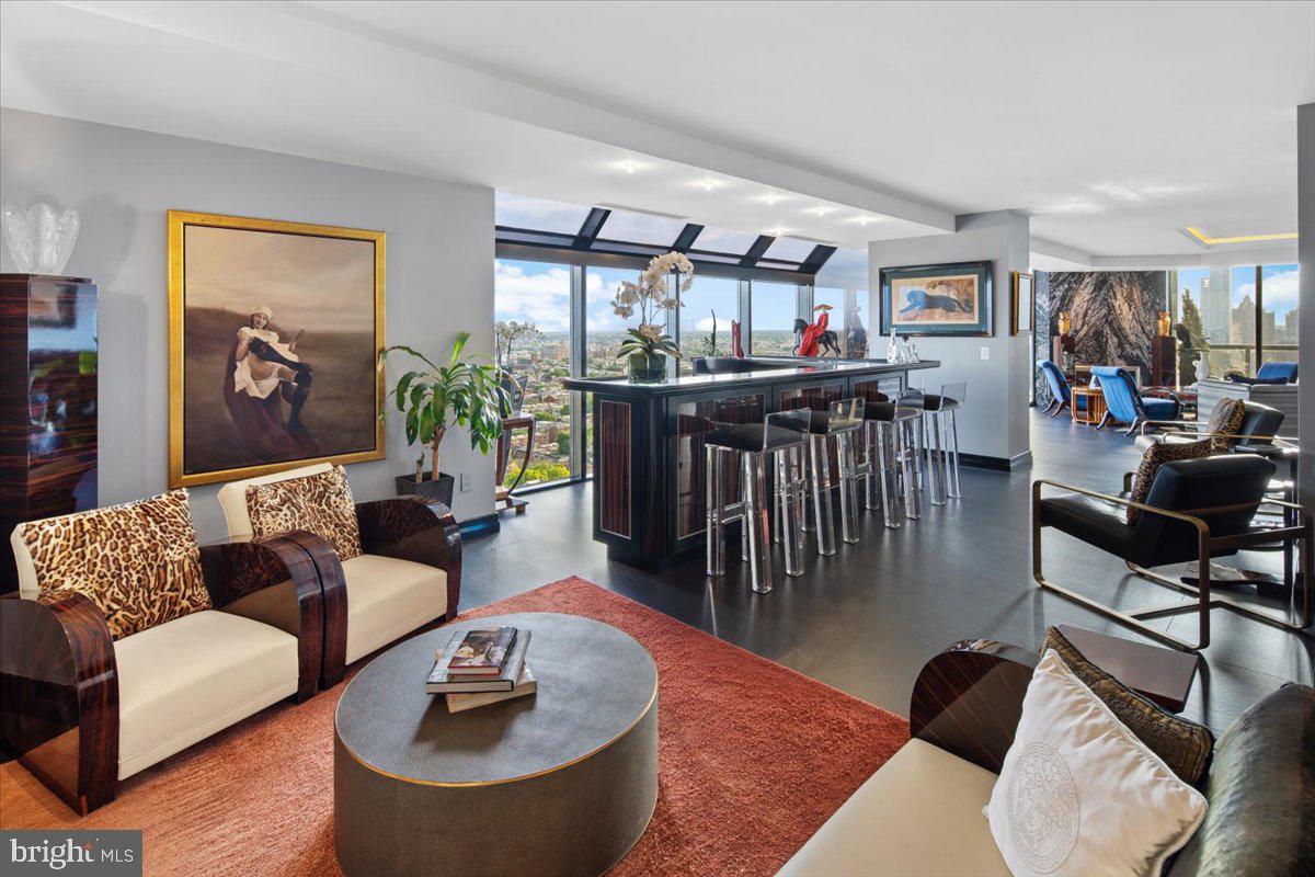 SOCIETY HILL - Residential