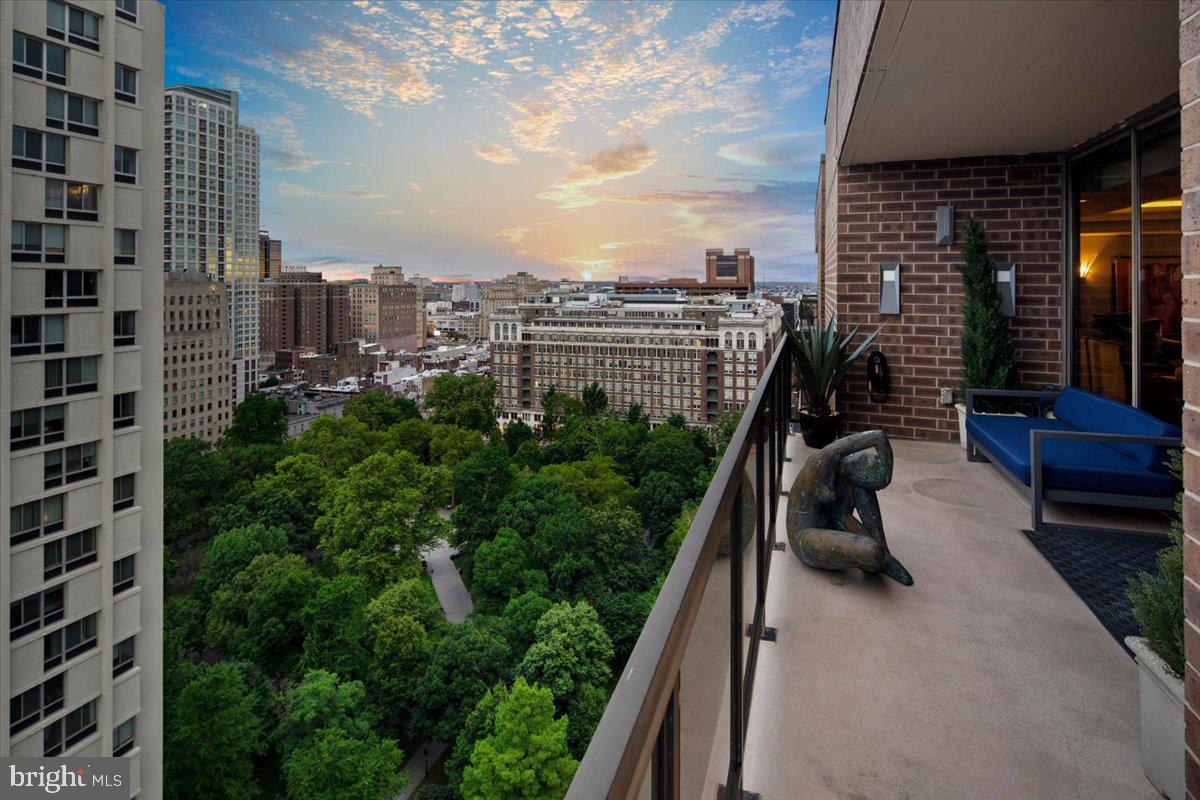 SOCIETY HILL - Residential