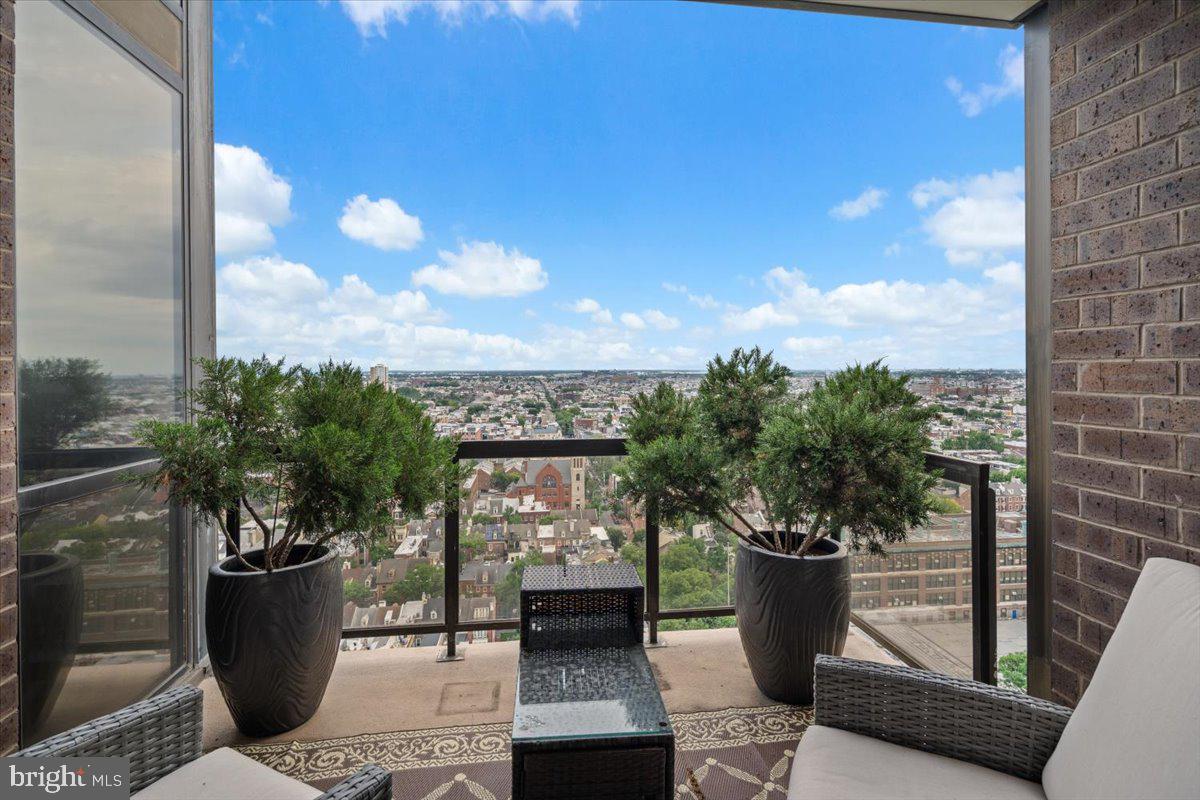 SOCIETY HILL - Residential