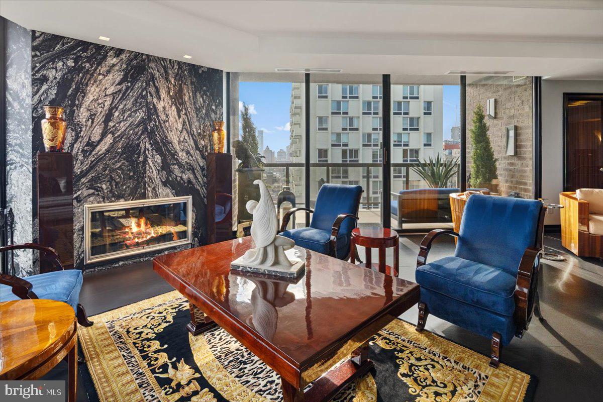 SOCIETY HILL - Residential