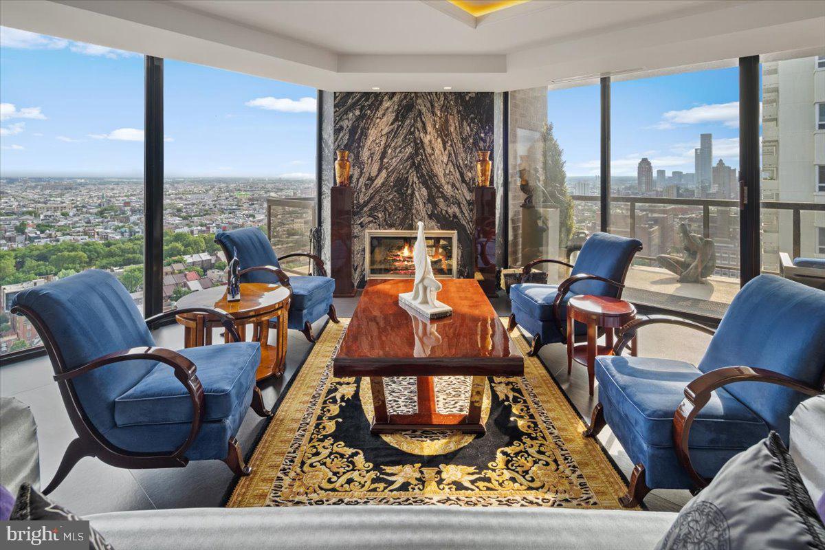 SOCIETY HILL - Residential