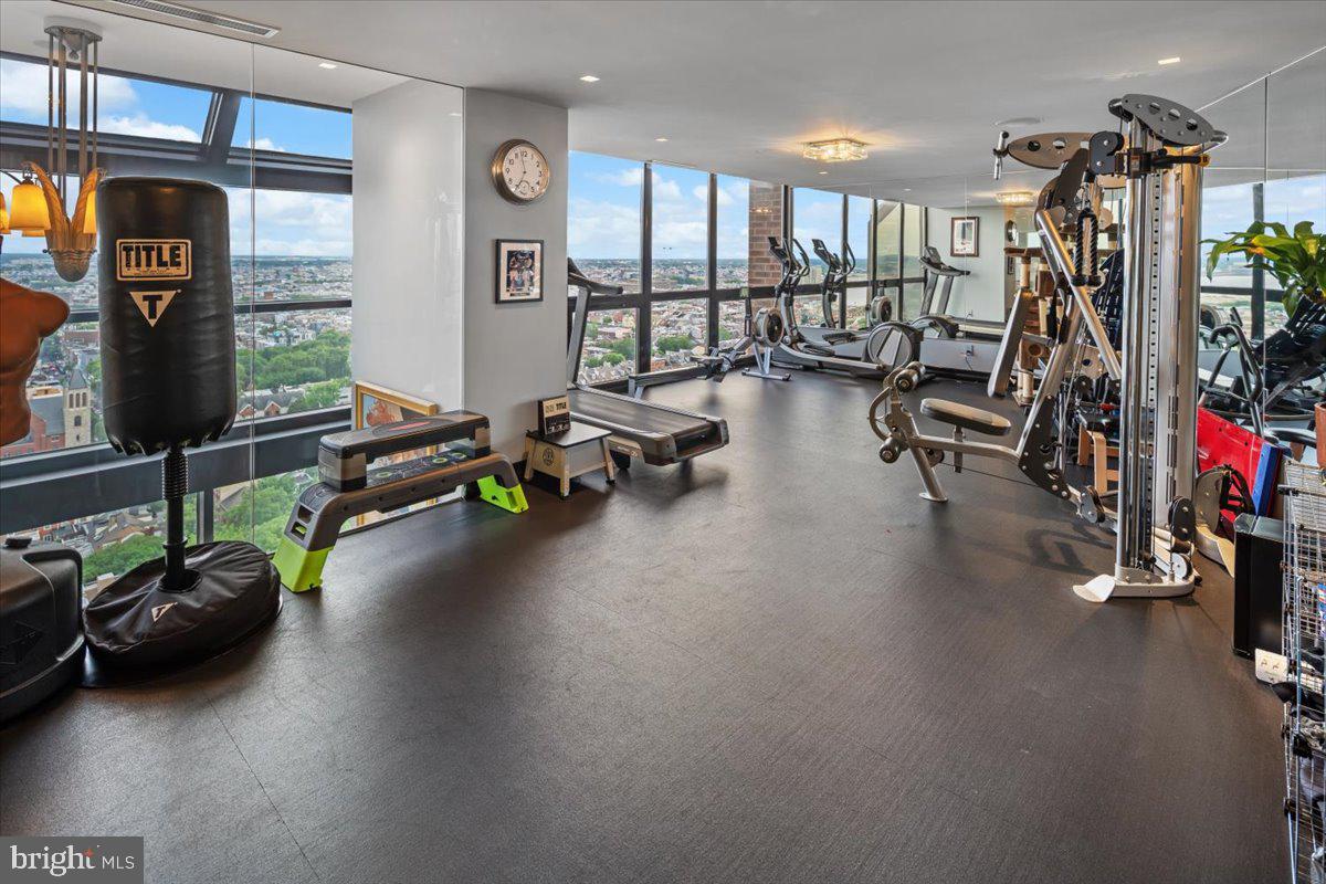 SOCIETY HILL - Residential