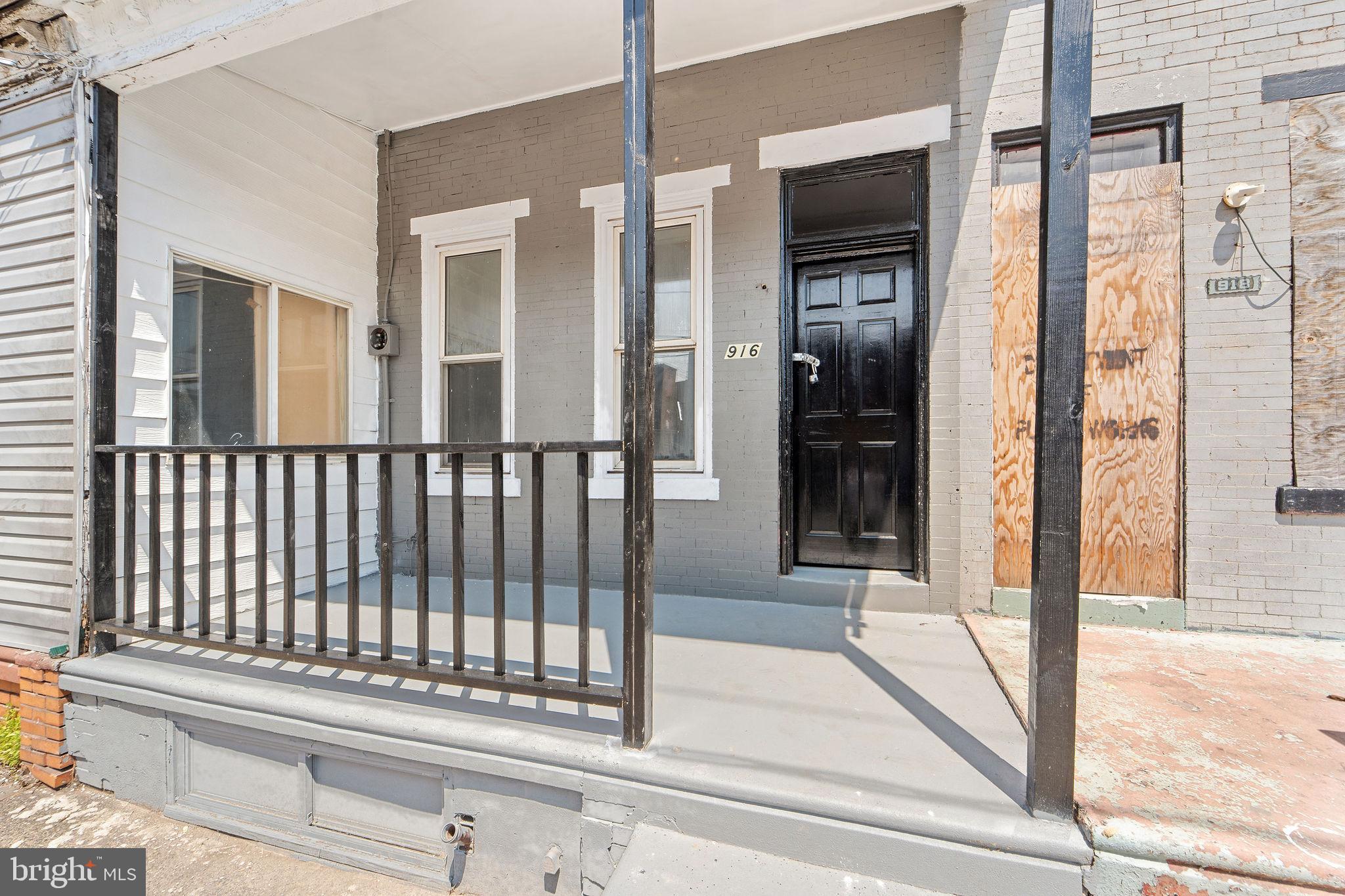 916 S 8TH STREET