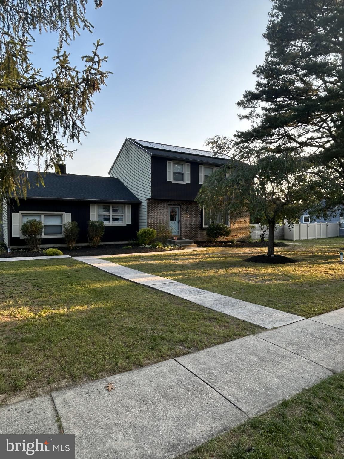 868 WILLOW WAY