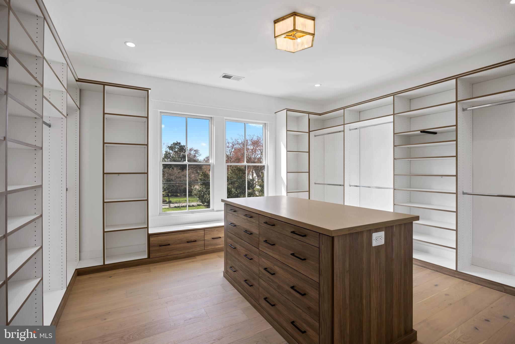 BOULEVARD ACRES - Residential