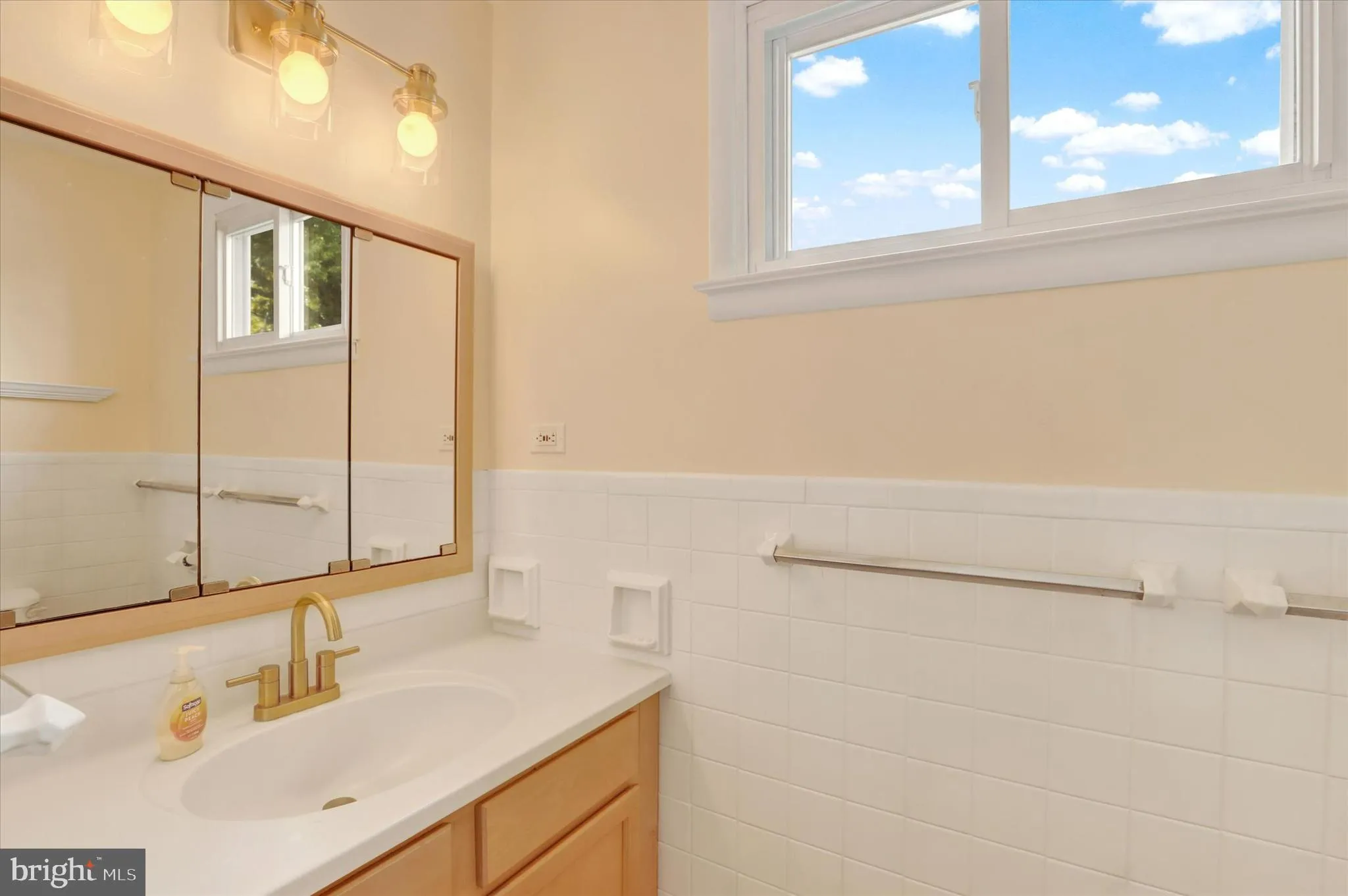 Yardley, Pennsylvania 19067, United States, 4 Bedrooms Bedrooms, ,3 BathroomsBathrooms,Residential,Active,181451