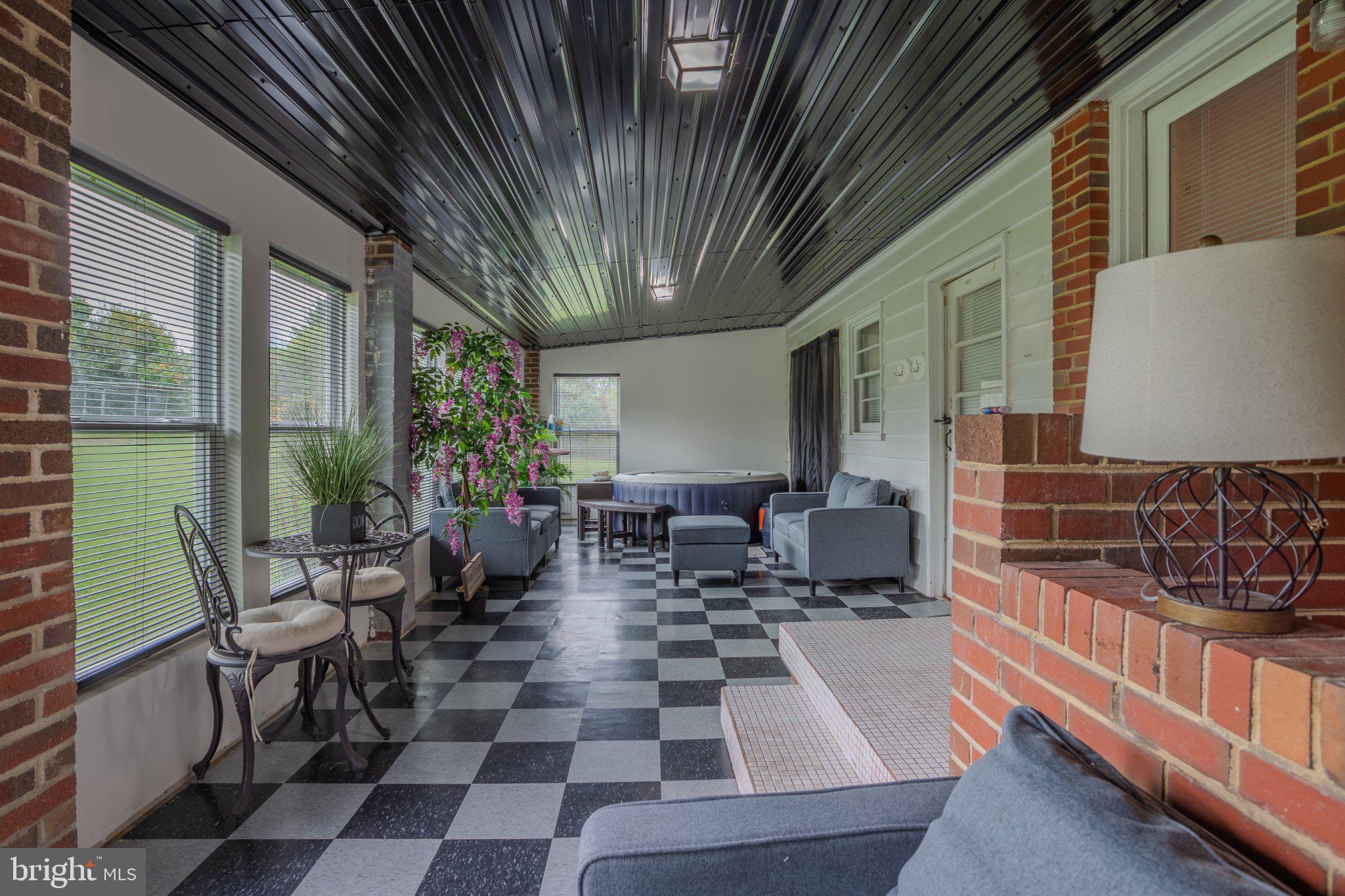 4615 VALLEY ROAD