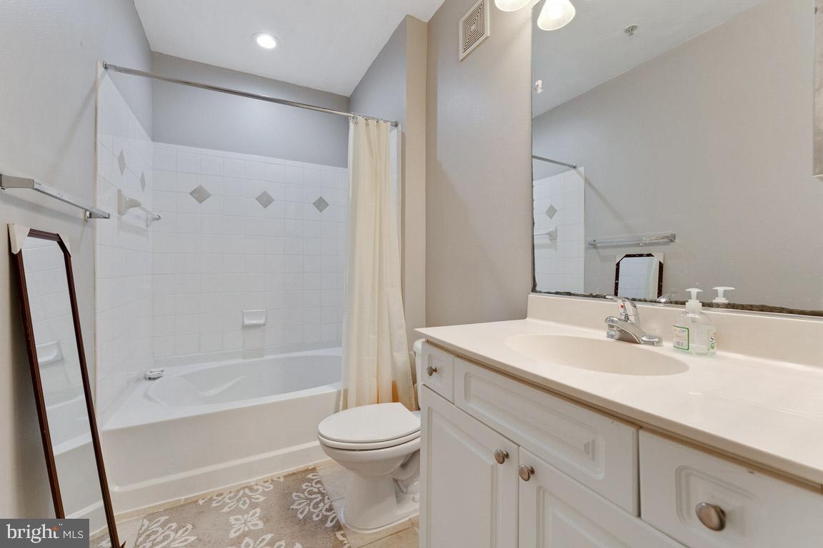 FITZ AT ROCKVILLE TOWN C - Residential