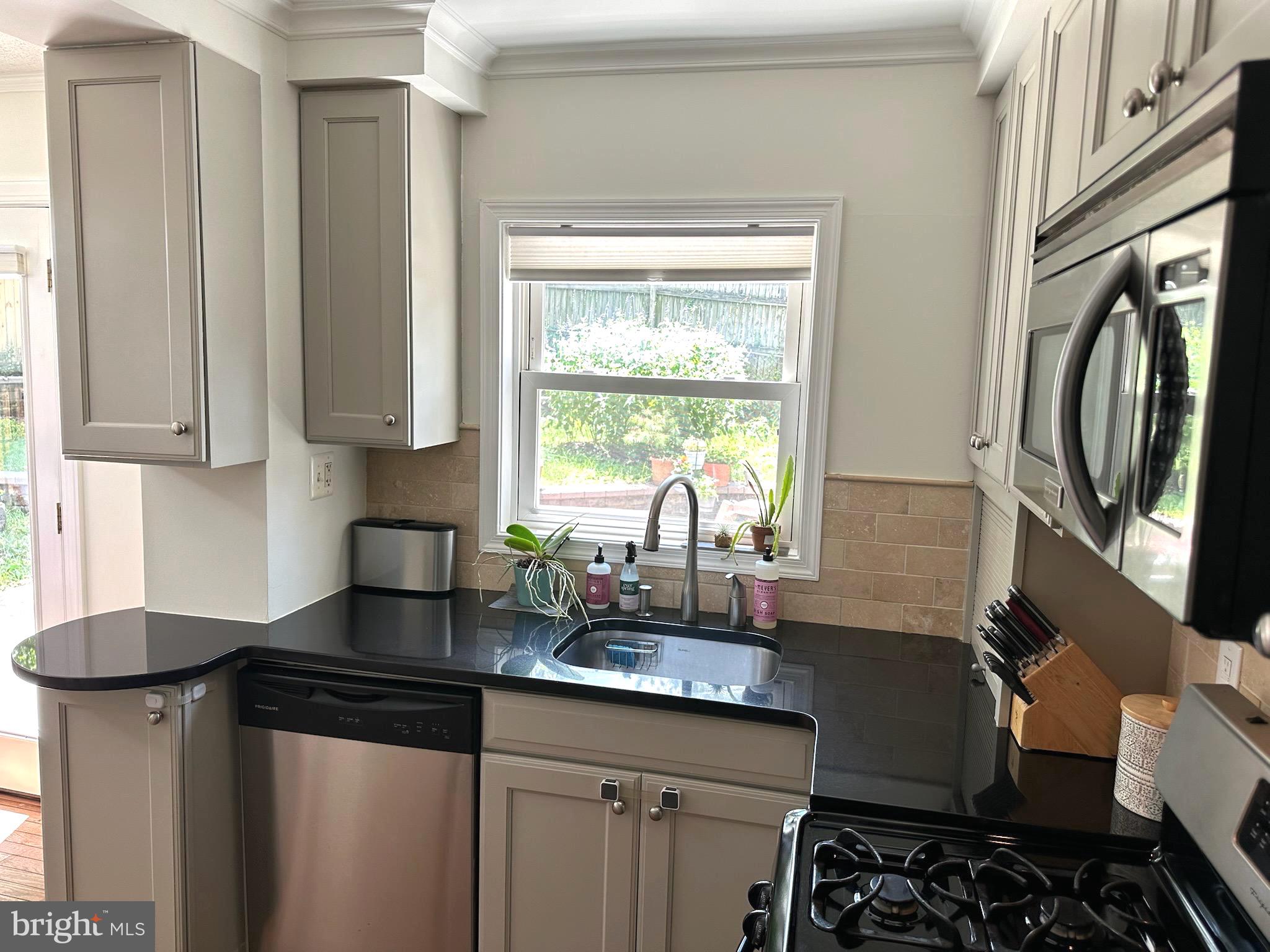 JEFFERSON MANOR - Residential