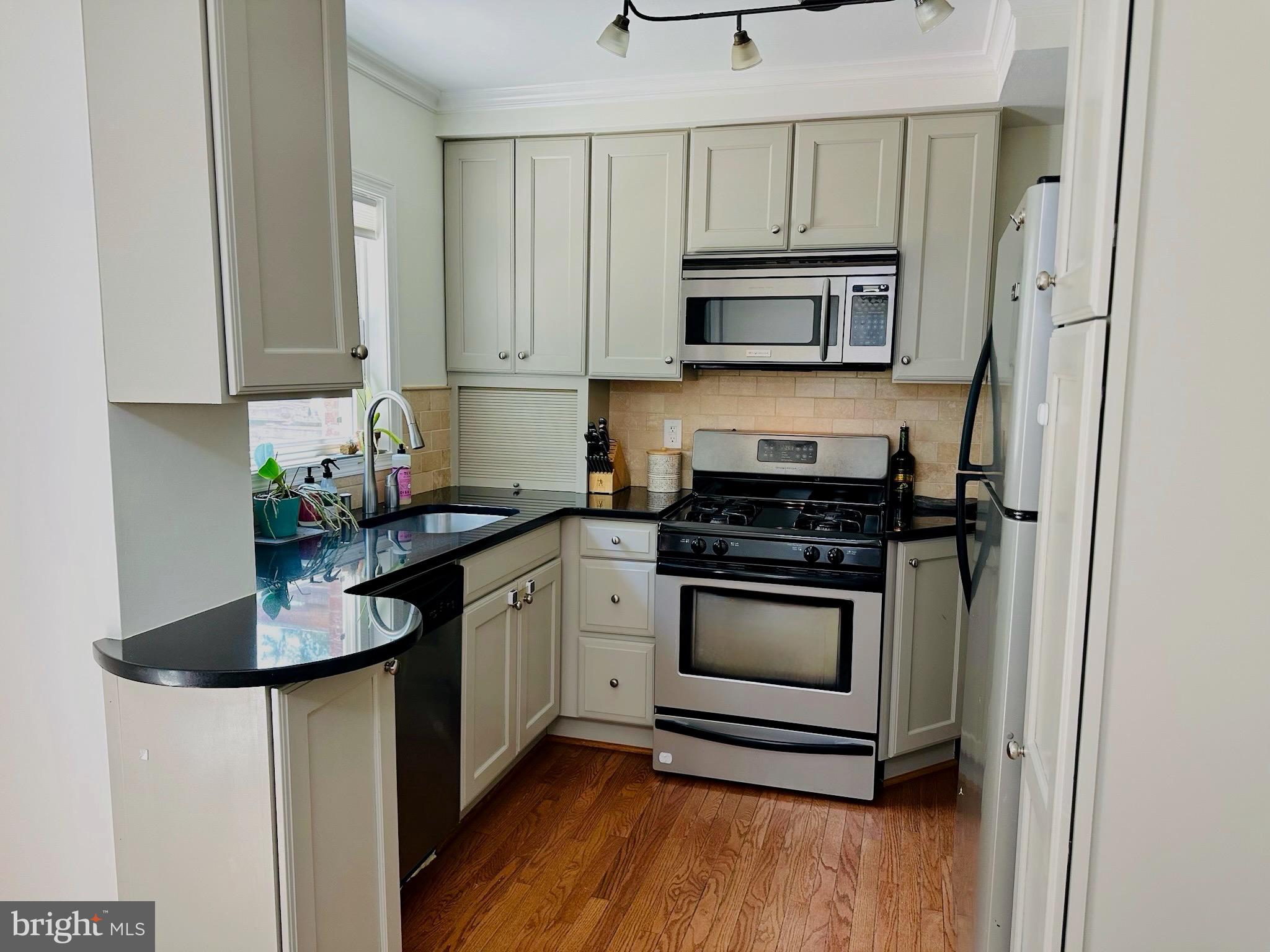 JEFFERSON MANOR - Residential