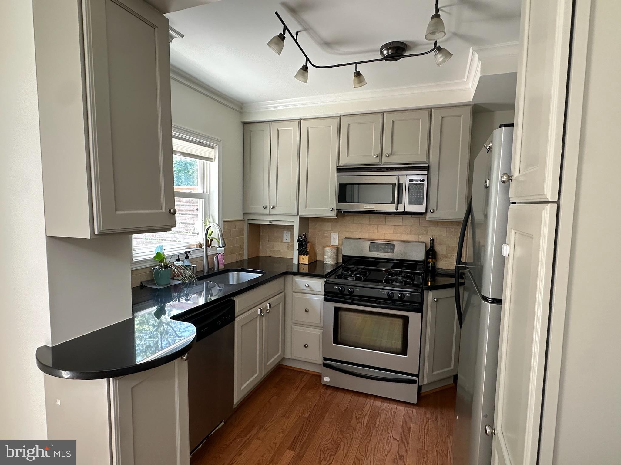 JEFFERSON MANOR - Residential