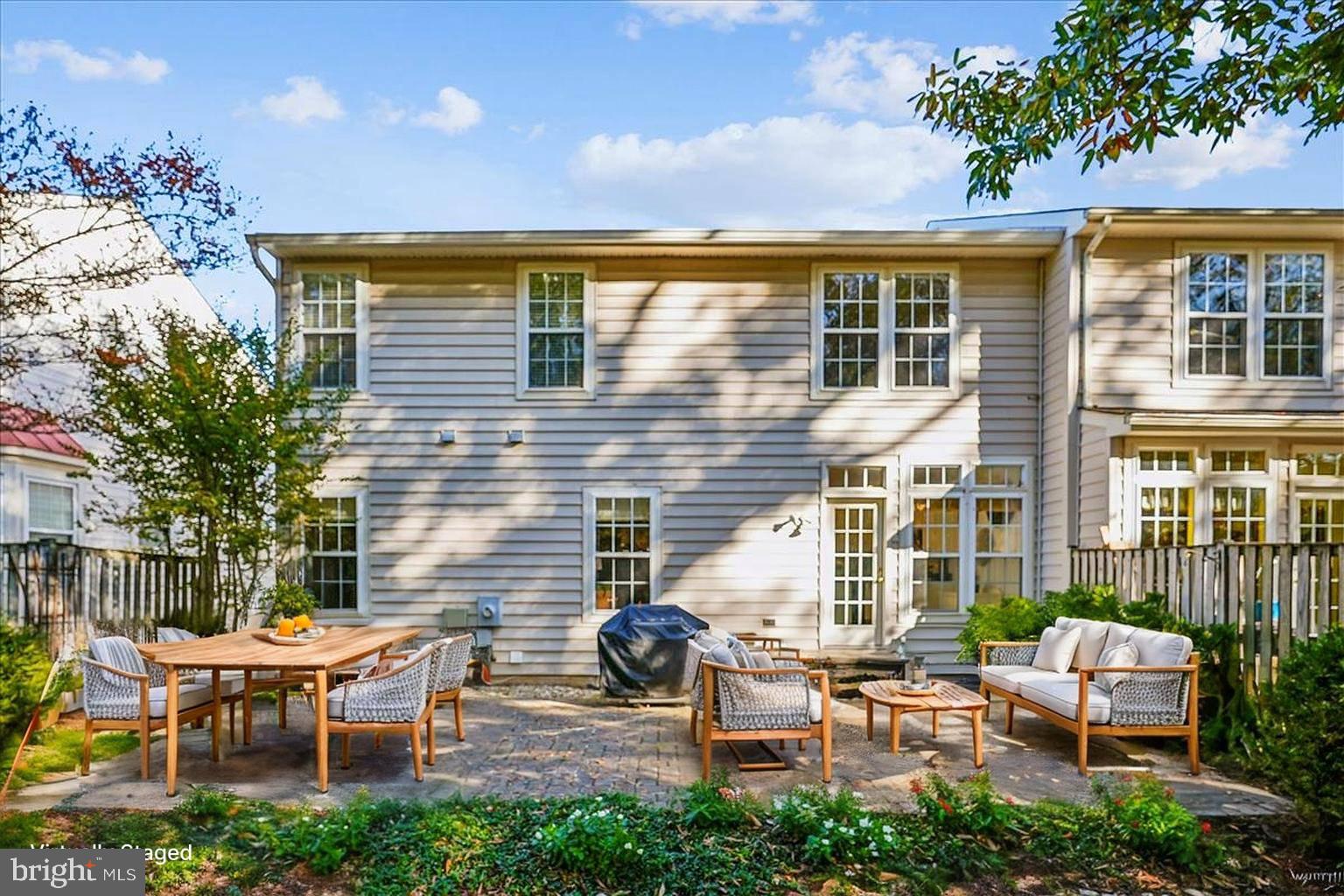 ASHBURN VILLAGE - Residential