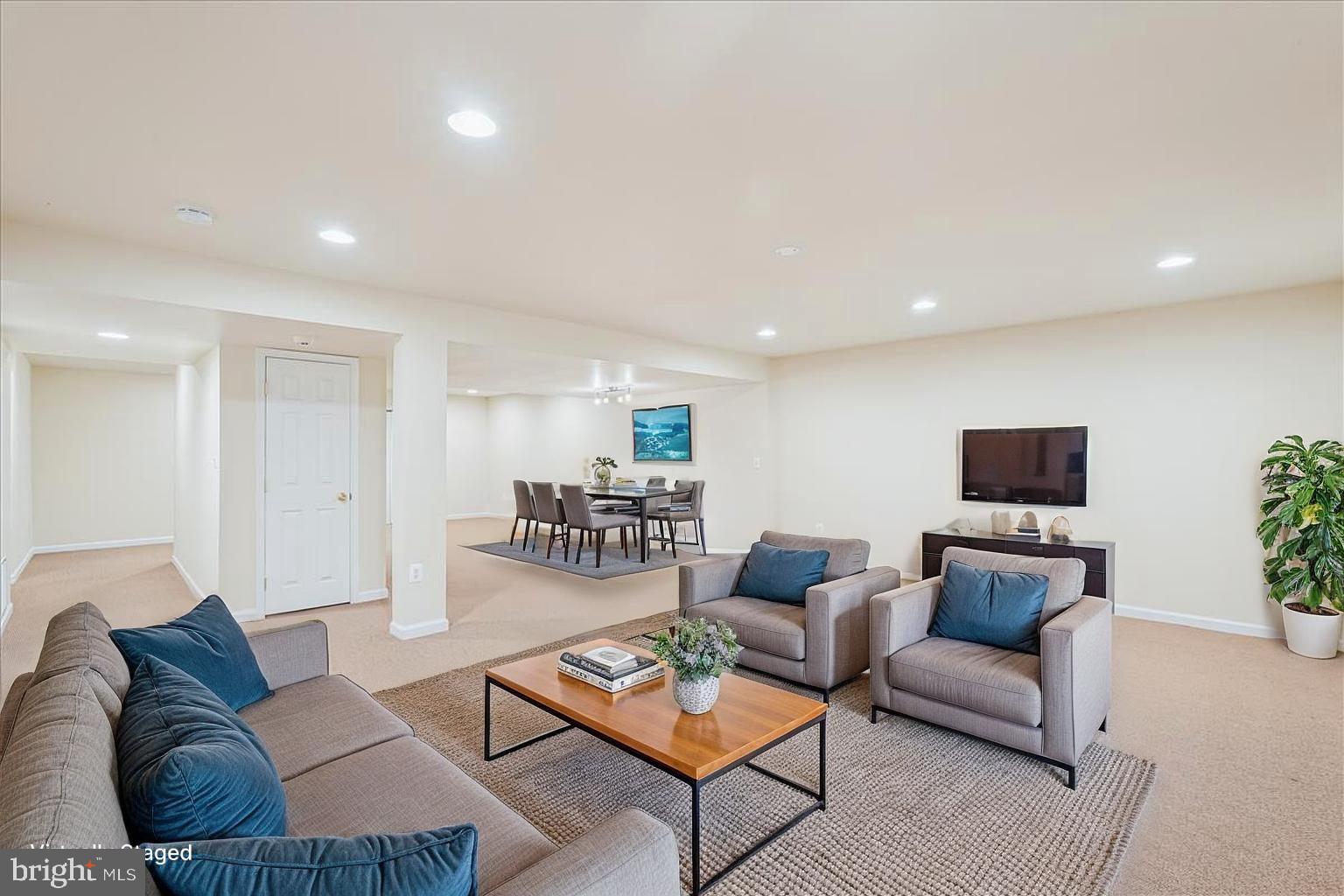 ASHBURN VILLAGE - Residential