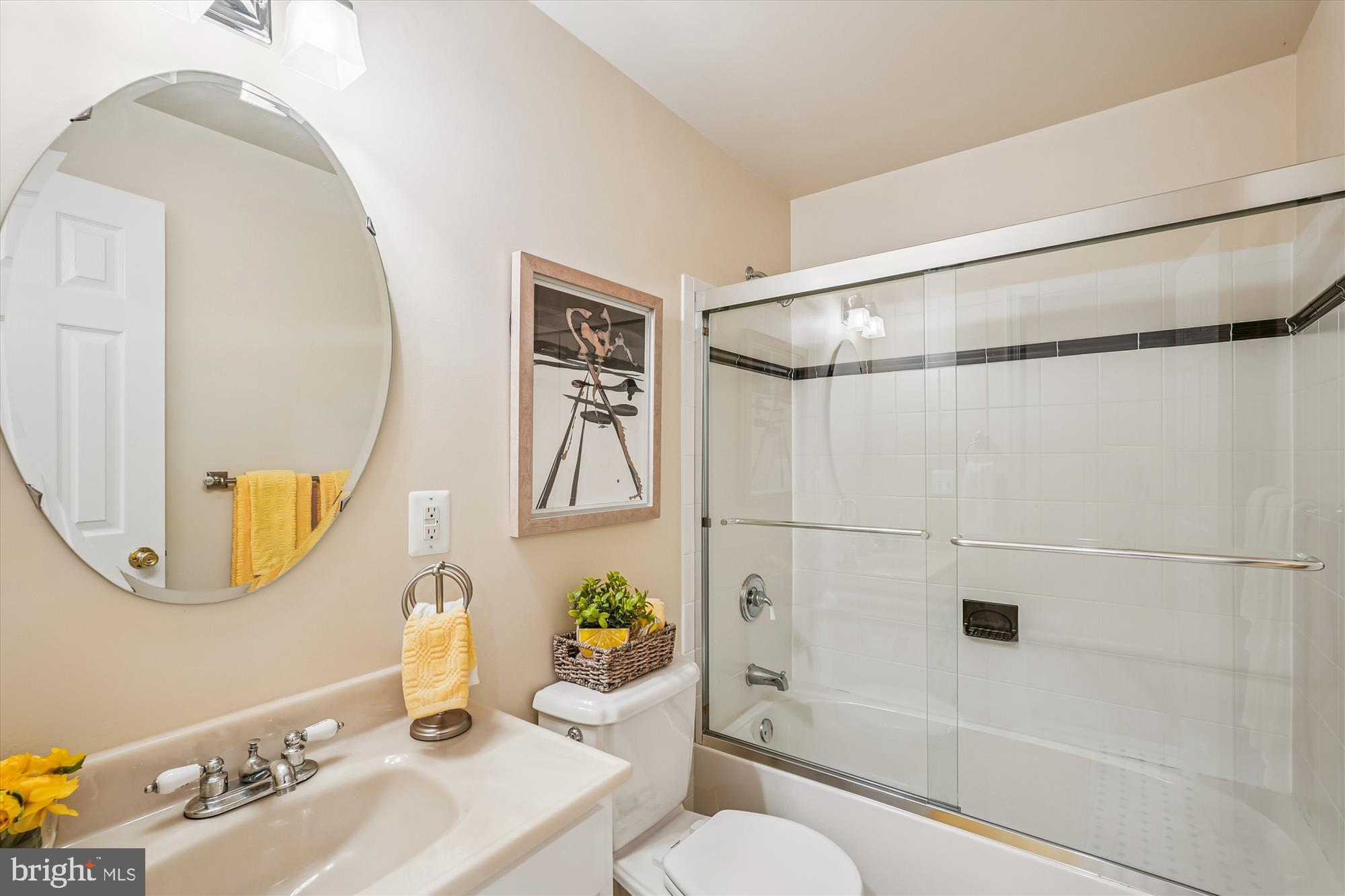 ASHBURN VILLAGE - Residential