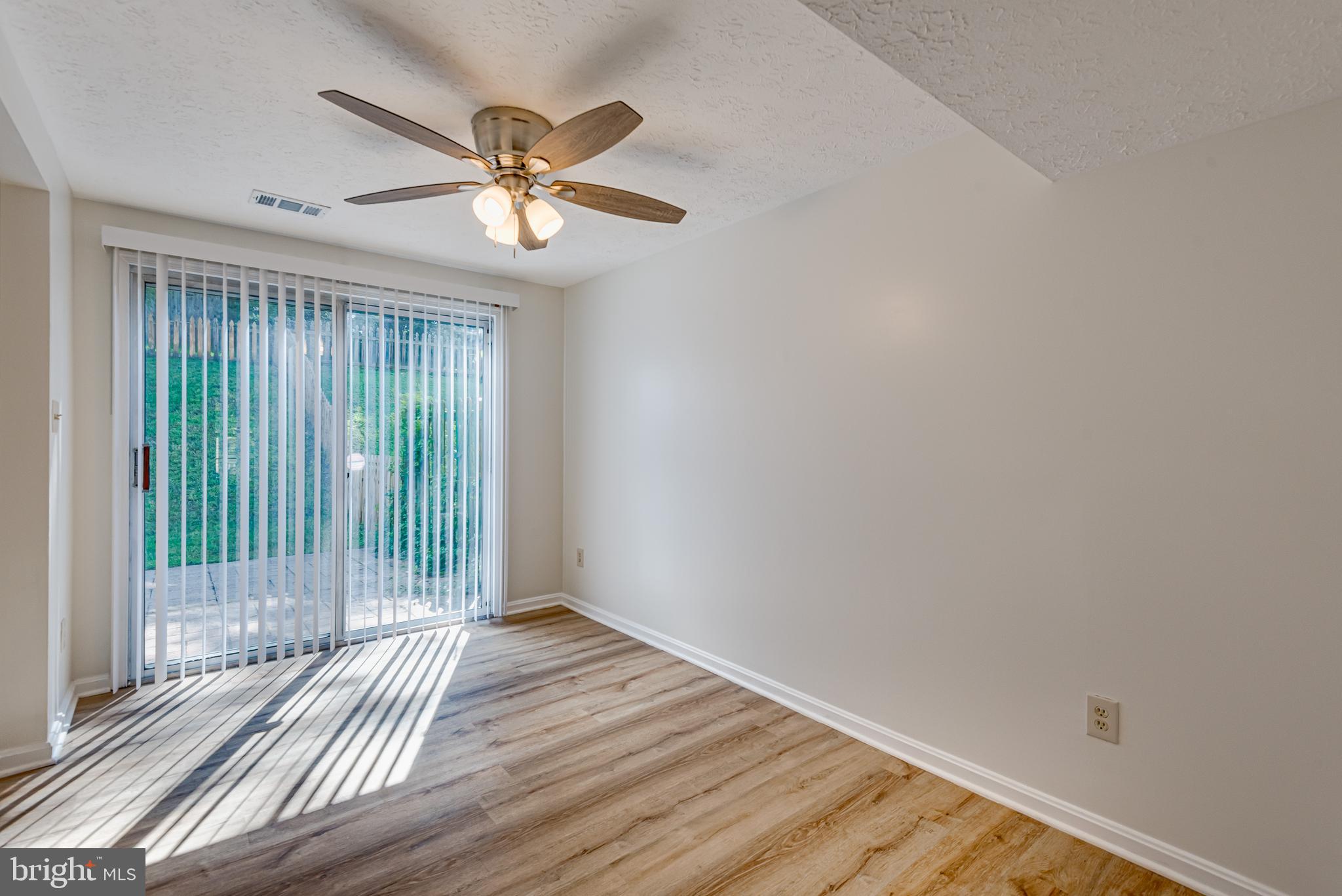 WHISPERING WOODS - Residential