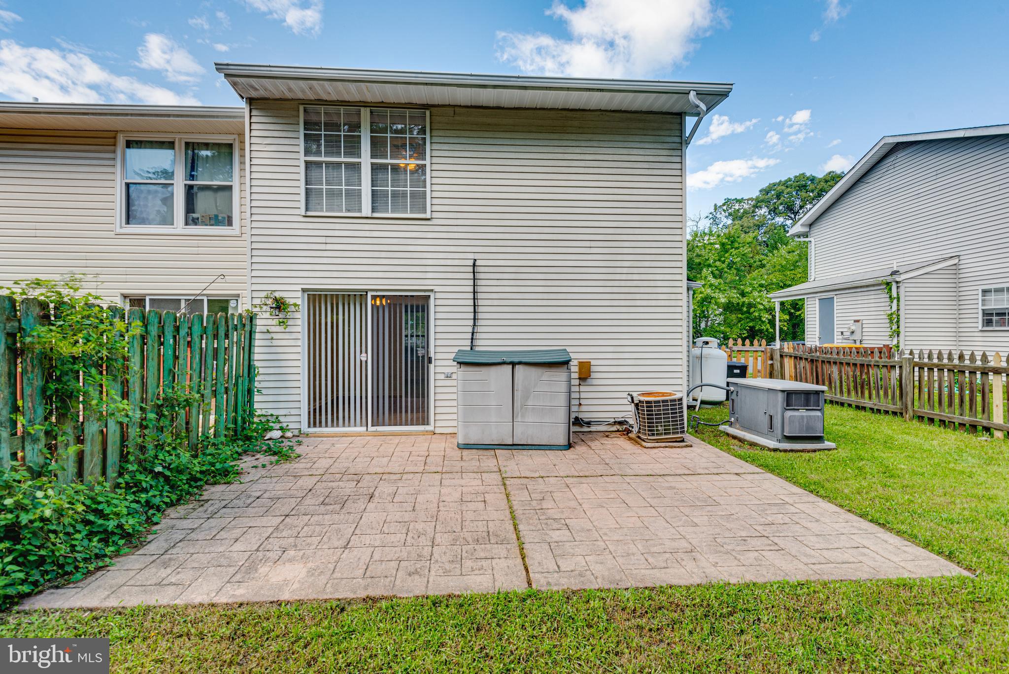 WHISPERING WOODS - Residential