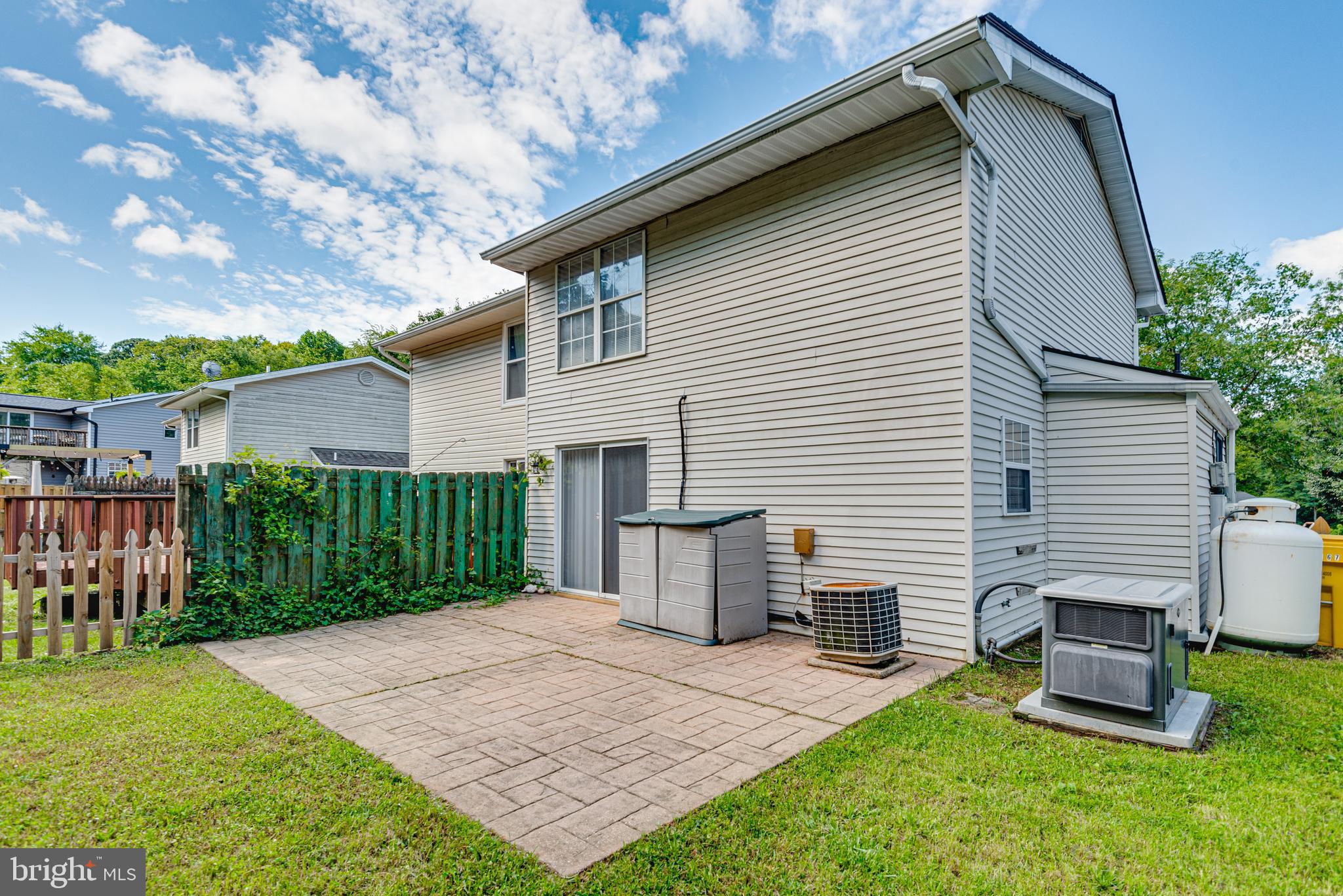 WHISPERING WOODS - Residential