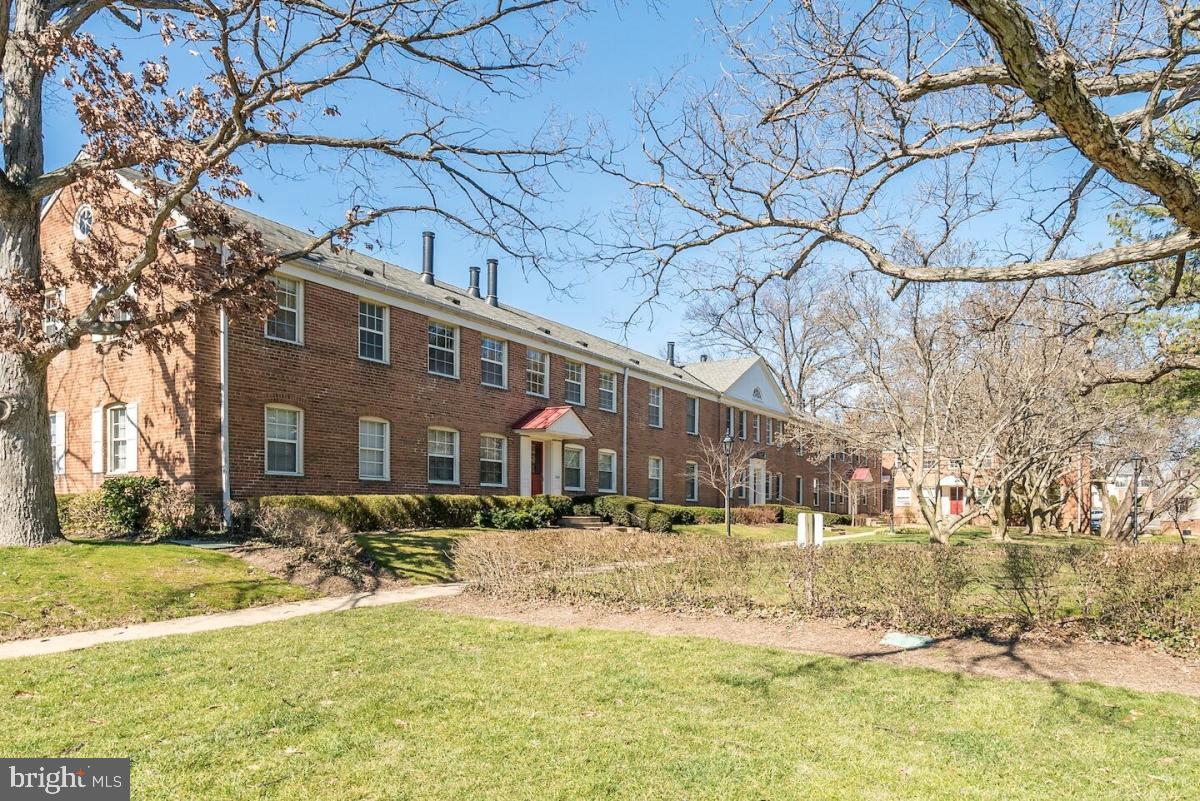 CAMBRIDGE COURTS - Residential Lease