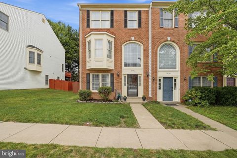 Photo of 12746 Sidney Way, WOODBRIDGE, VA 22192 (MLS # VAPW2124998)