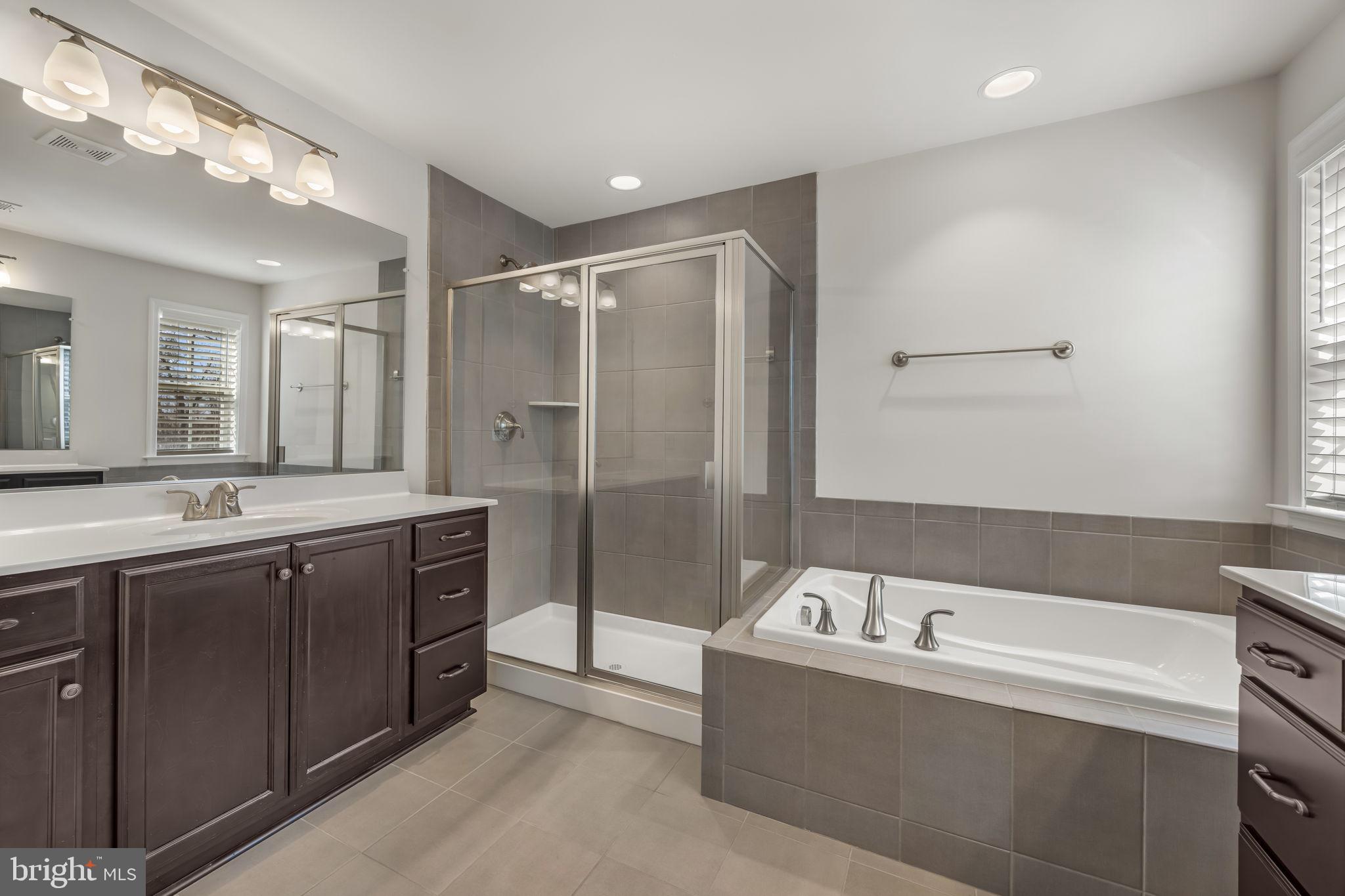 COWAN CROSSING - Residential