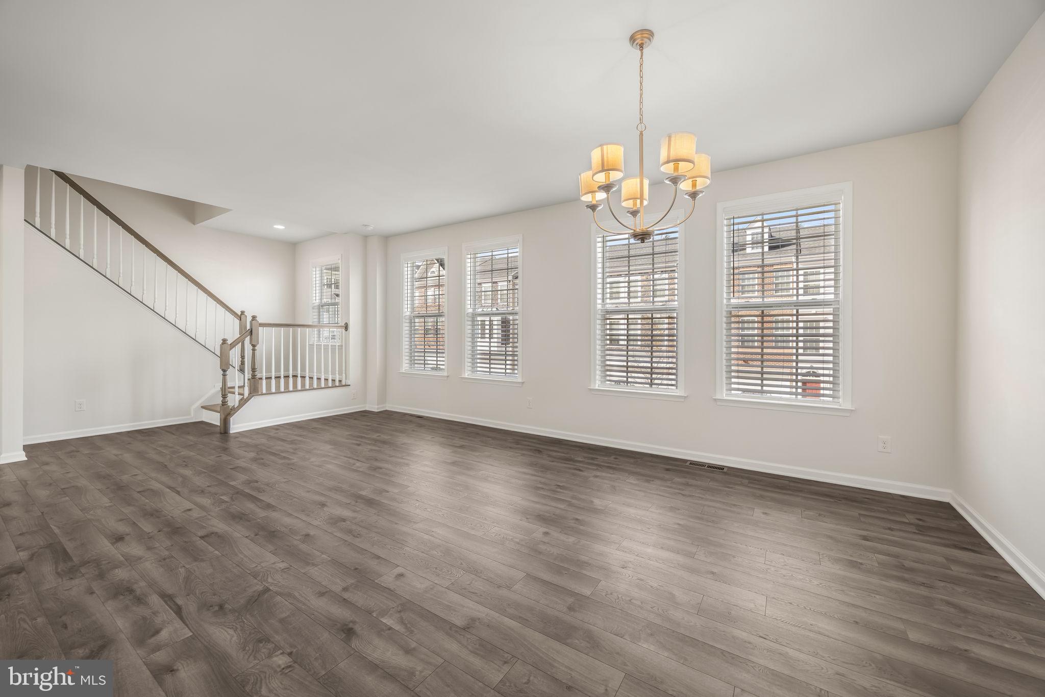 COWAN CROSSING - Residential