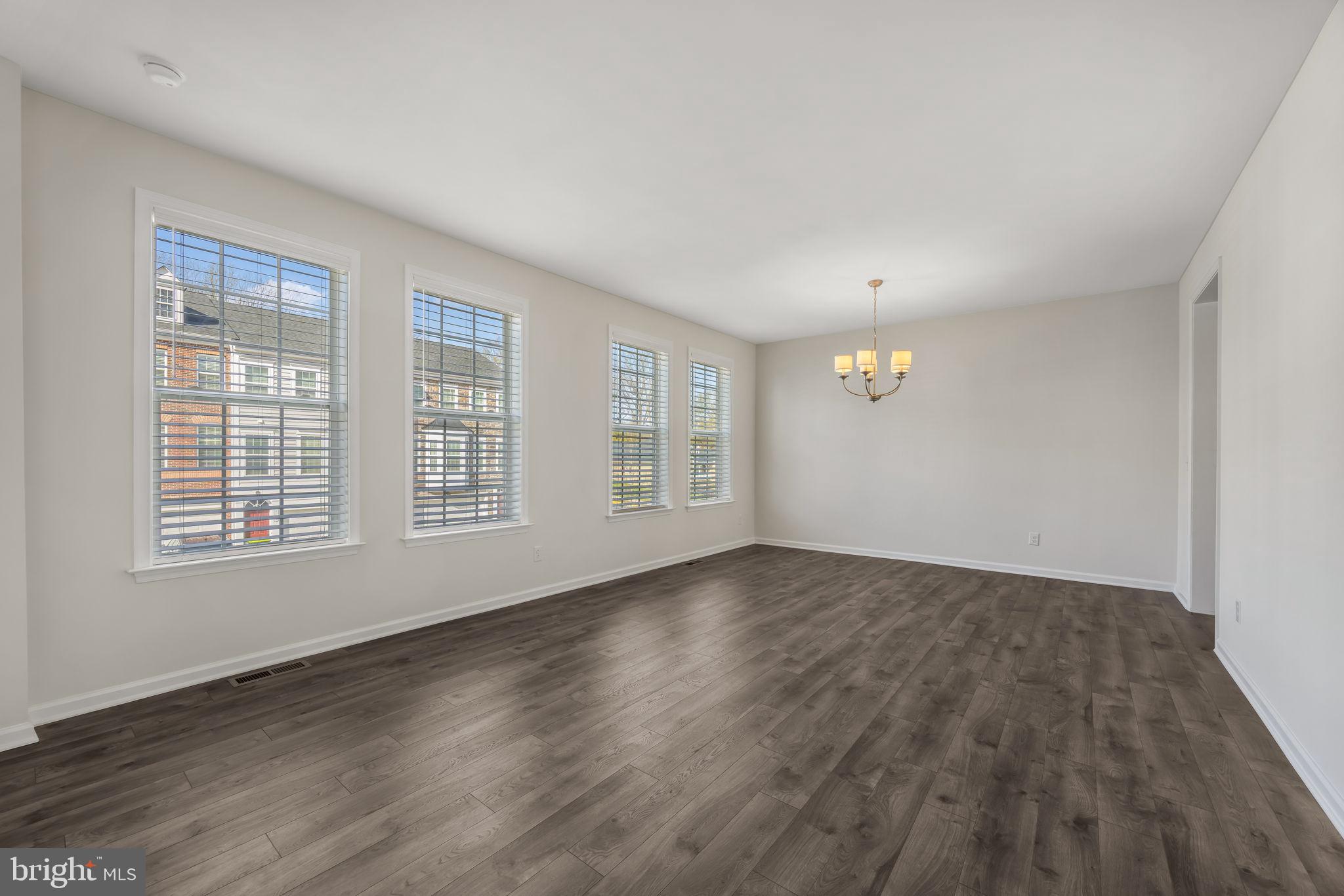 COWAN CROSSING - Residential