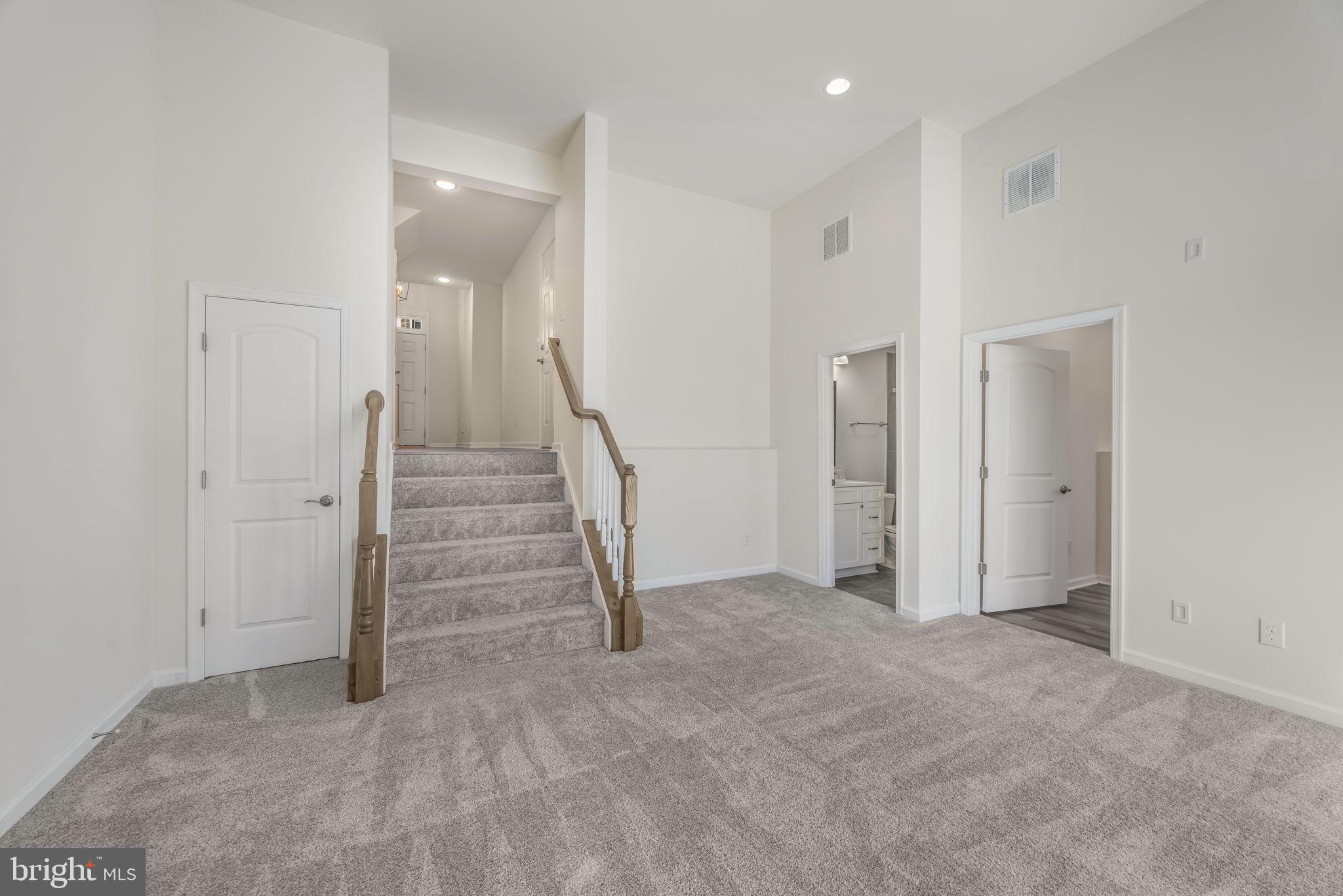 COWAN CROSSING - Residential